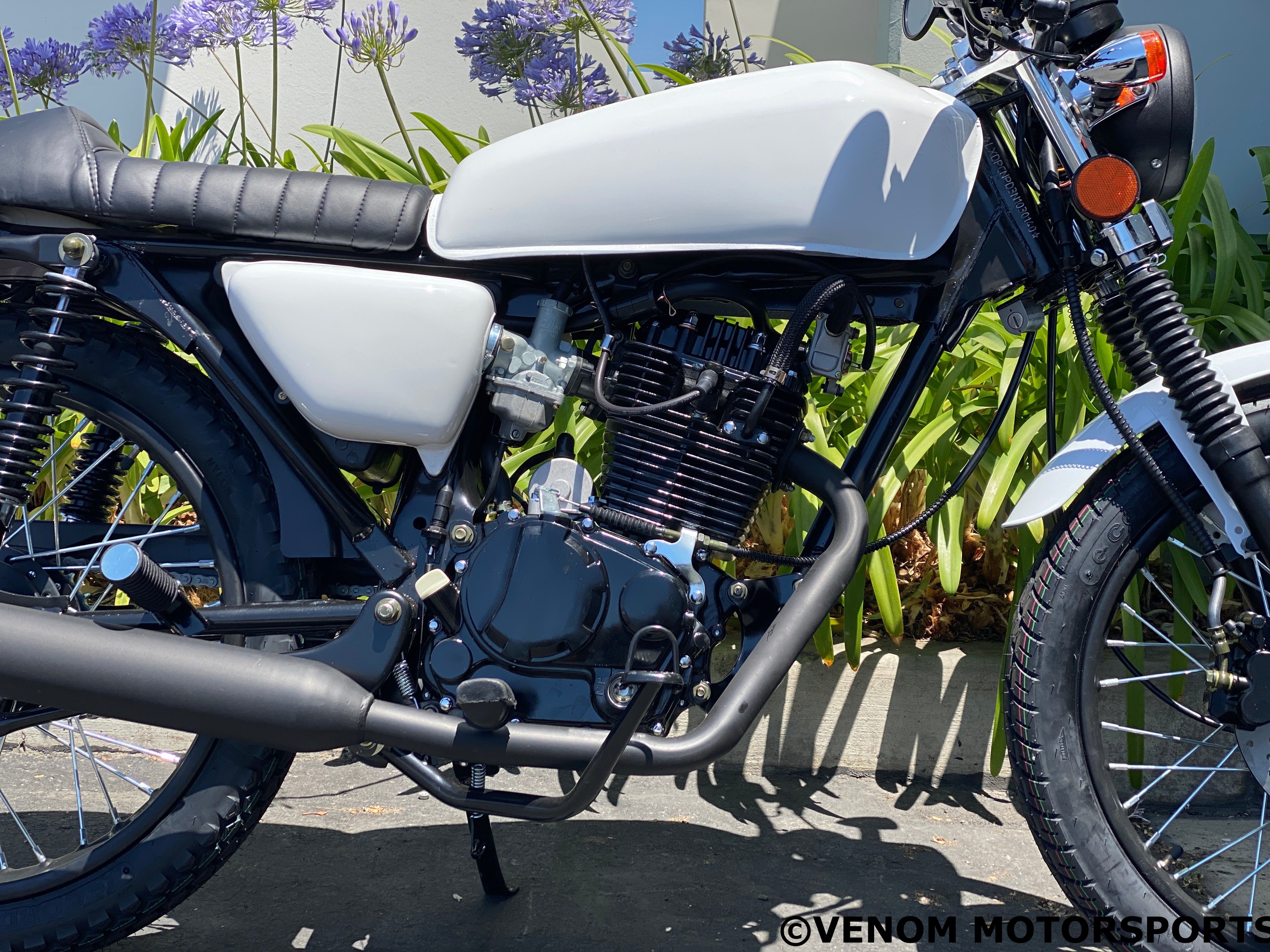 Venom Sportster 250cc Chopper Motorcycle - 5 Speed Manual Transmission for Adults | Perfect for Cruising, Commuting & Weekend Rides