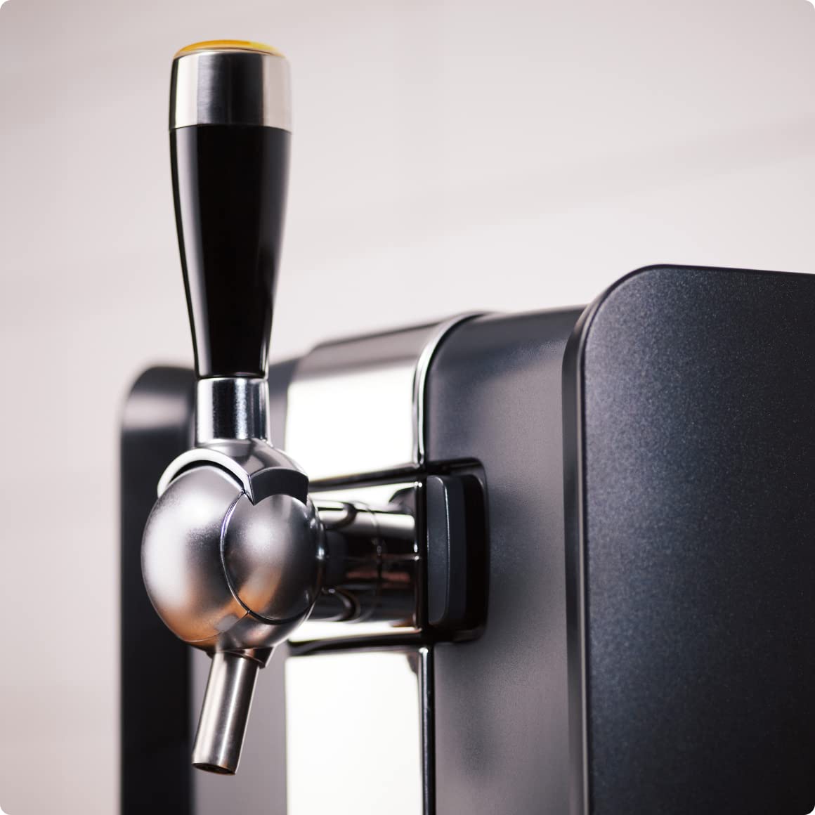 PerfectDraft Beer Dispenser with 1 Keg - Leffe Blonde with Magnet - Ideal Gift for Beer Lovers - Home Bar & Party Essential