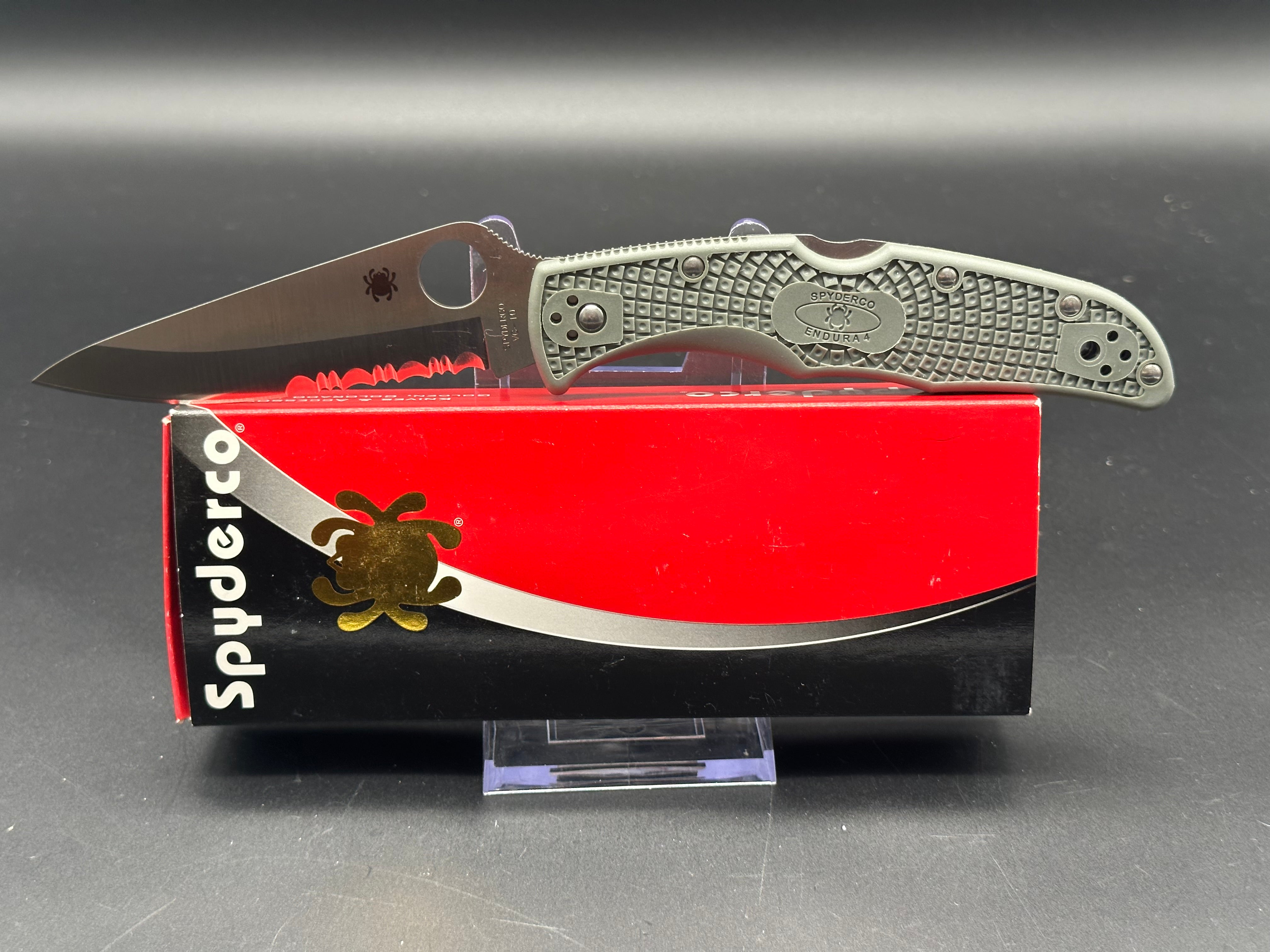 Spyderco C10PSFG Endura Folding Knife - Foliage Green G-10 Handle, VG-10 Steel Blade - Perfect for Outdoor Camping, Hiking & Everyday Carry (EDC)