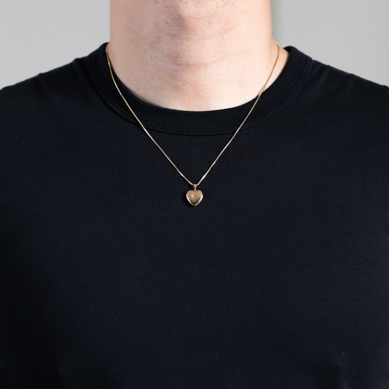 2040 Gold Heart Locket Pendant Necklace - Elegant Jewelry Gift for Women, Girlfriend, Wife - Perfect for Valentine's Day, Anniversary & Romantic Occasions