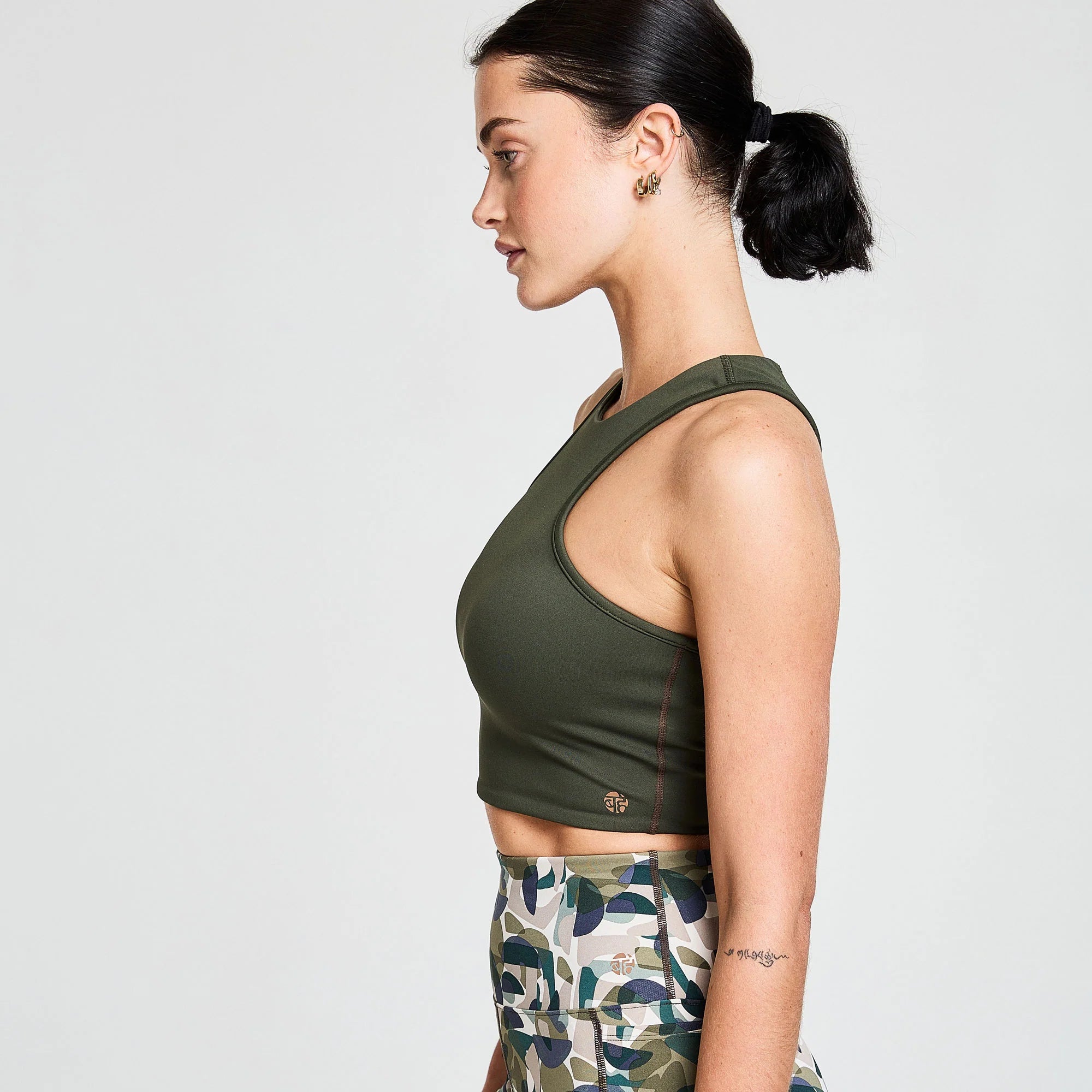 BAHE Attune Racer Back Short Top for Women - Breathable Workout Tank Top, Khaki/Chilli - Perfect for Yoga, Gym & Running