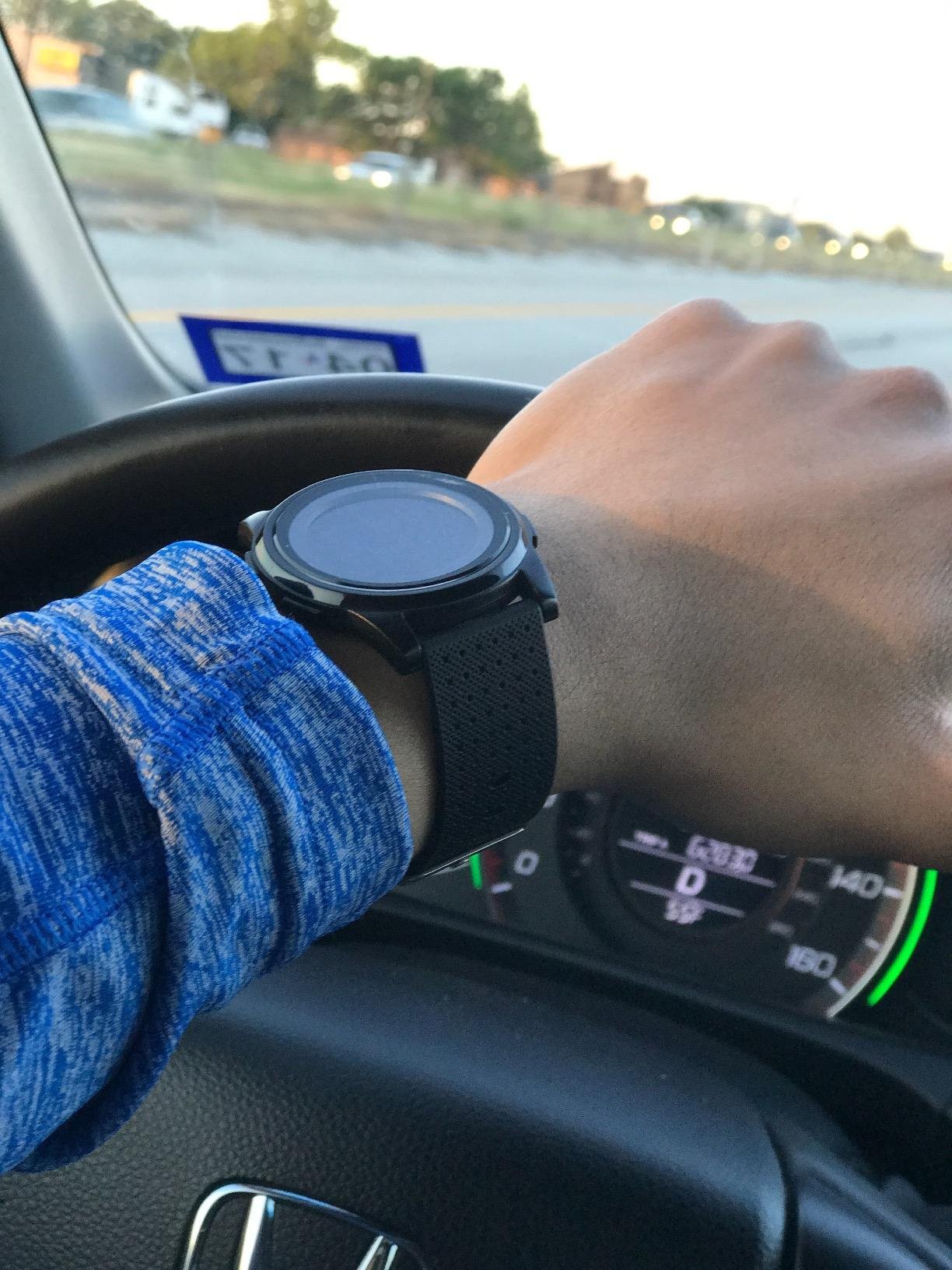 Ultra-Thin Minimalist Sports Digital Watch - Waterproof Unisex Watch with Wide-Angle Display & Comfortable Rubber Strap - Perfect for Running, Swimming & Outdoor Activities
