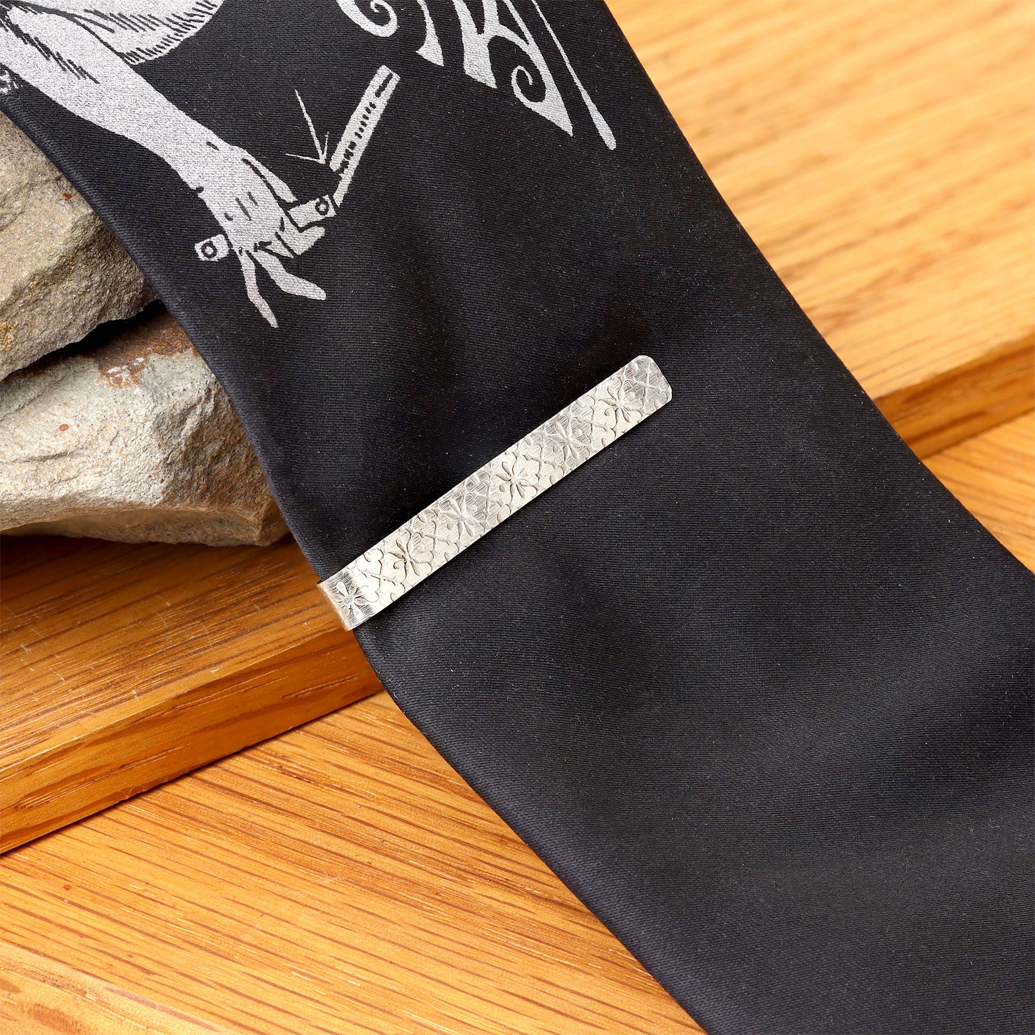 Stylish Men's Patterned Tie Bar Clip - Perfect for Formal Wear, Business Attire & Weddings