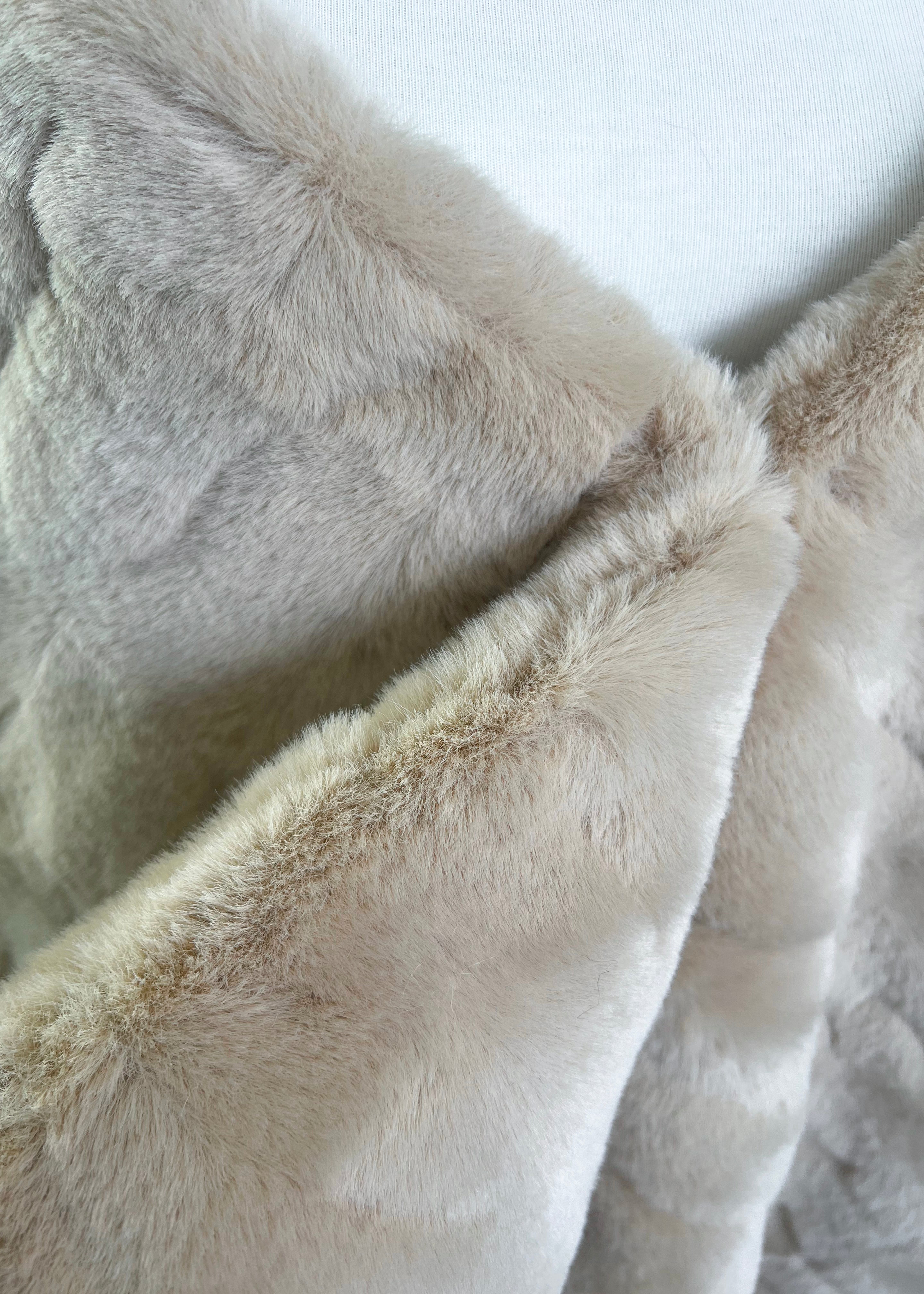 Light Beige & Ivory Reversible Faux Fur Shawl Wrap - Soft Winter Scarf for Women (Jenny Ivy04) - Perfect for Cold Weather, Parties & Evening Outfits