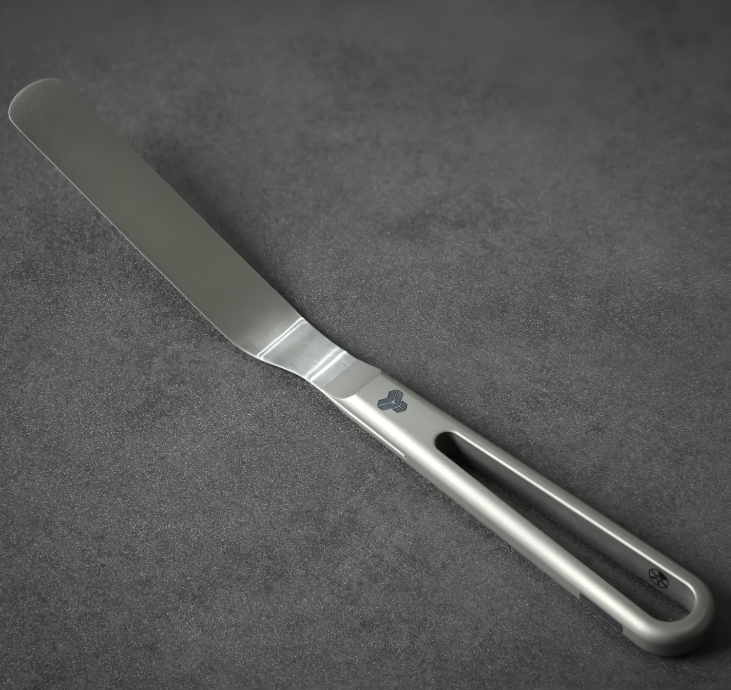 Premium Titanium 4 Inch Blade Offset Spatula - Professional Kitchen Tool for Baking, Cooking, and Cake Decorating - Ideal for Flipping, Spreading, and Serving
