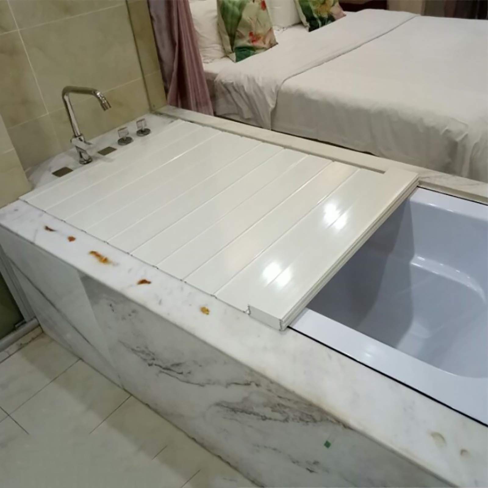 Premium White PVC Bathtub Tray & Cover - 142×75×0.6cm Folding Dust Board, Bath Lid & Insulation Panel | Perfect for Relaxing Baths, Spa Days & Bathroom Storage