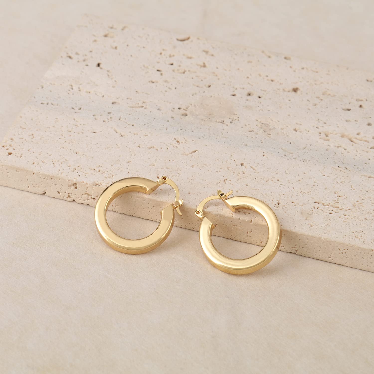 Dreamfox 6/8 Pairs Small Huggie Hoop Earrings for Women - Hypoallergenic 14K Gold Plated Minimalist Stud Earrings Set - Perfect for Christmas Gifts, Daily Wear, Work, Parties & Special Occasions