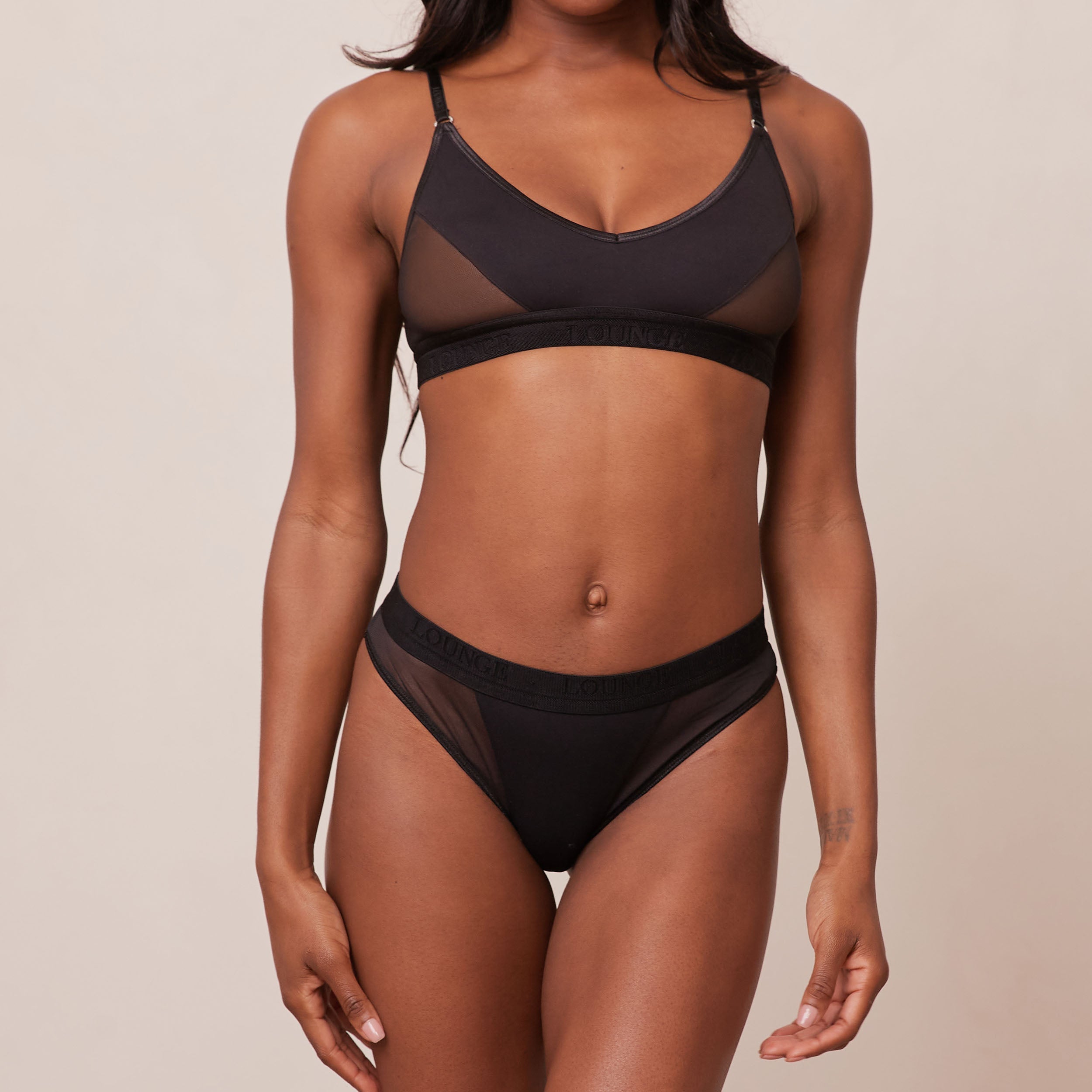 Contour Mesh Bra for Women - Breathable Seamless Sports Bra, Comfortable Support for Yoga, Gym & Running - Black