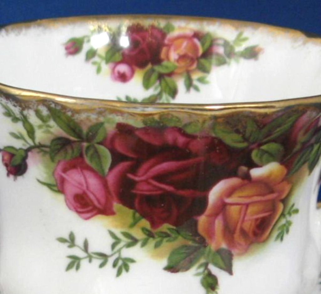Vintage Royal Albert Old Country Roses Tea Cup and Saucer Set - English Bone China with 22K Gold Trim (1974-1992) - Perfect for Afternoon Tea, Bridal Showers & Collectible Display