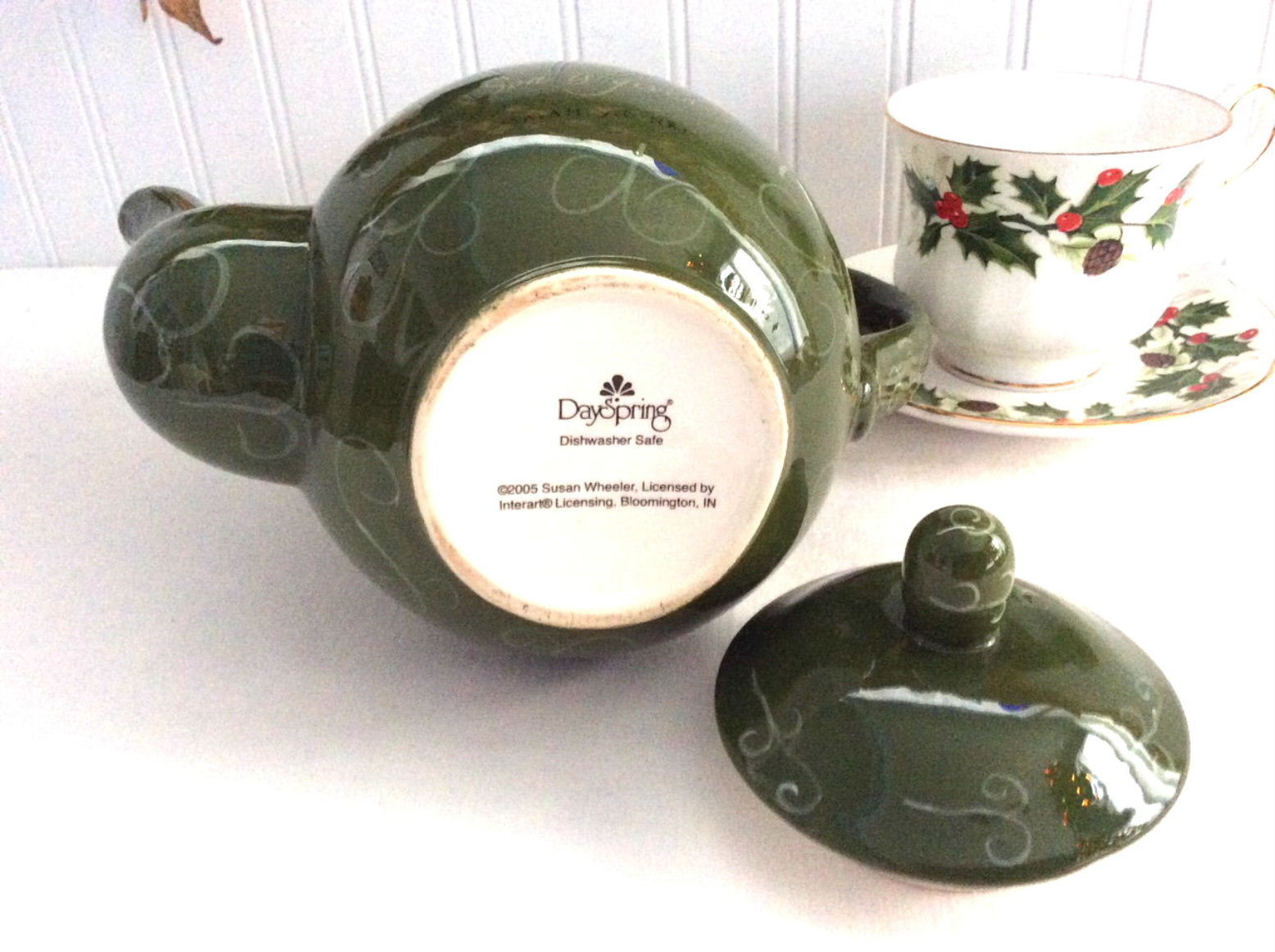Christmas Teapot with Holly Design - Scripture Inspired Tall Coffee and Tea Pot for Holiday Gatherings & Cozy Home Decor