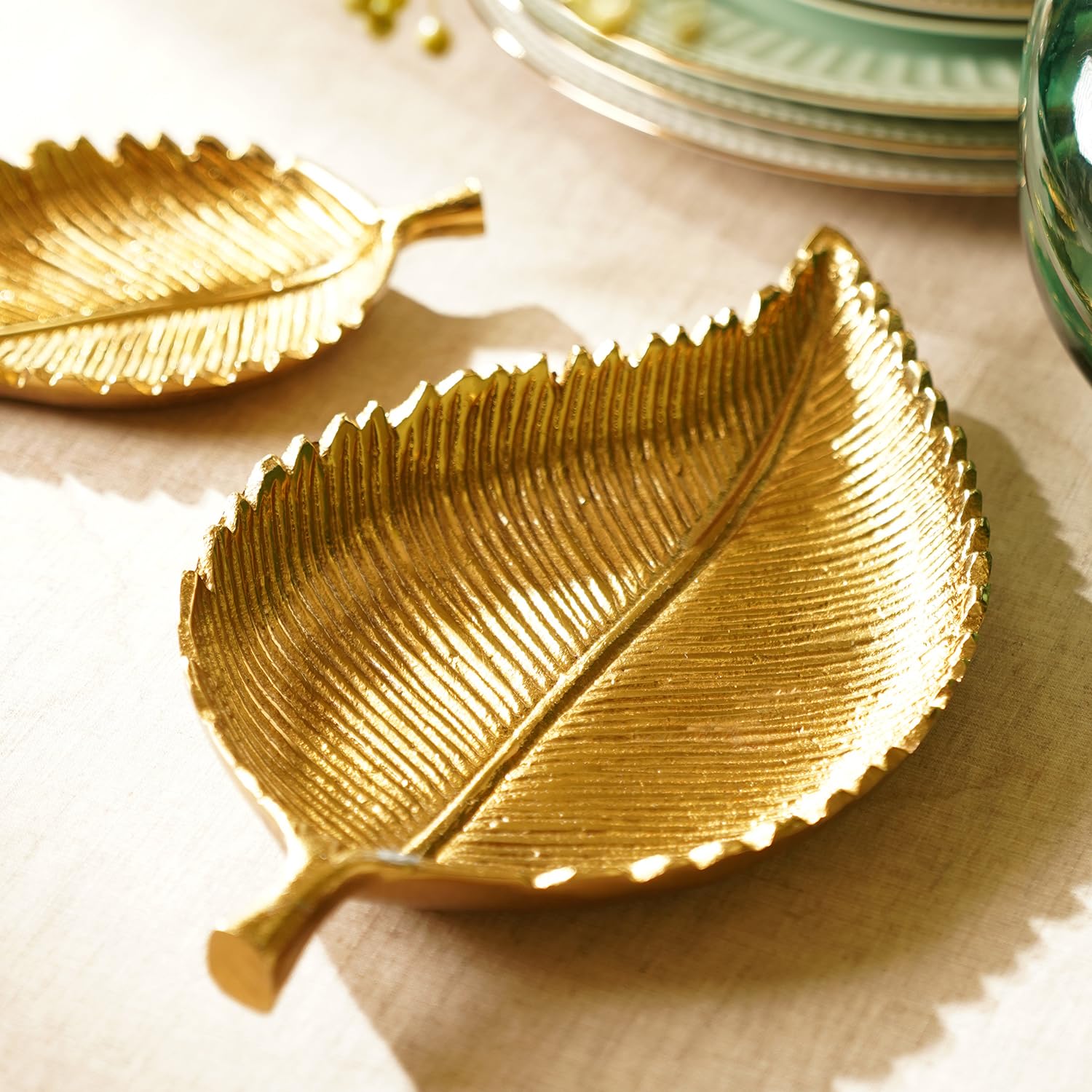 Pure Home & Living Gold Birch Leaf Shaped Serving Platter - Elegant Appetizer Tray for Parties, Weddings, and Holiday Entertaining
