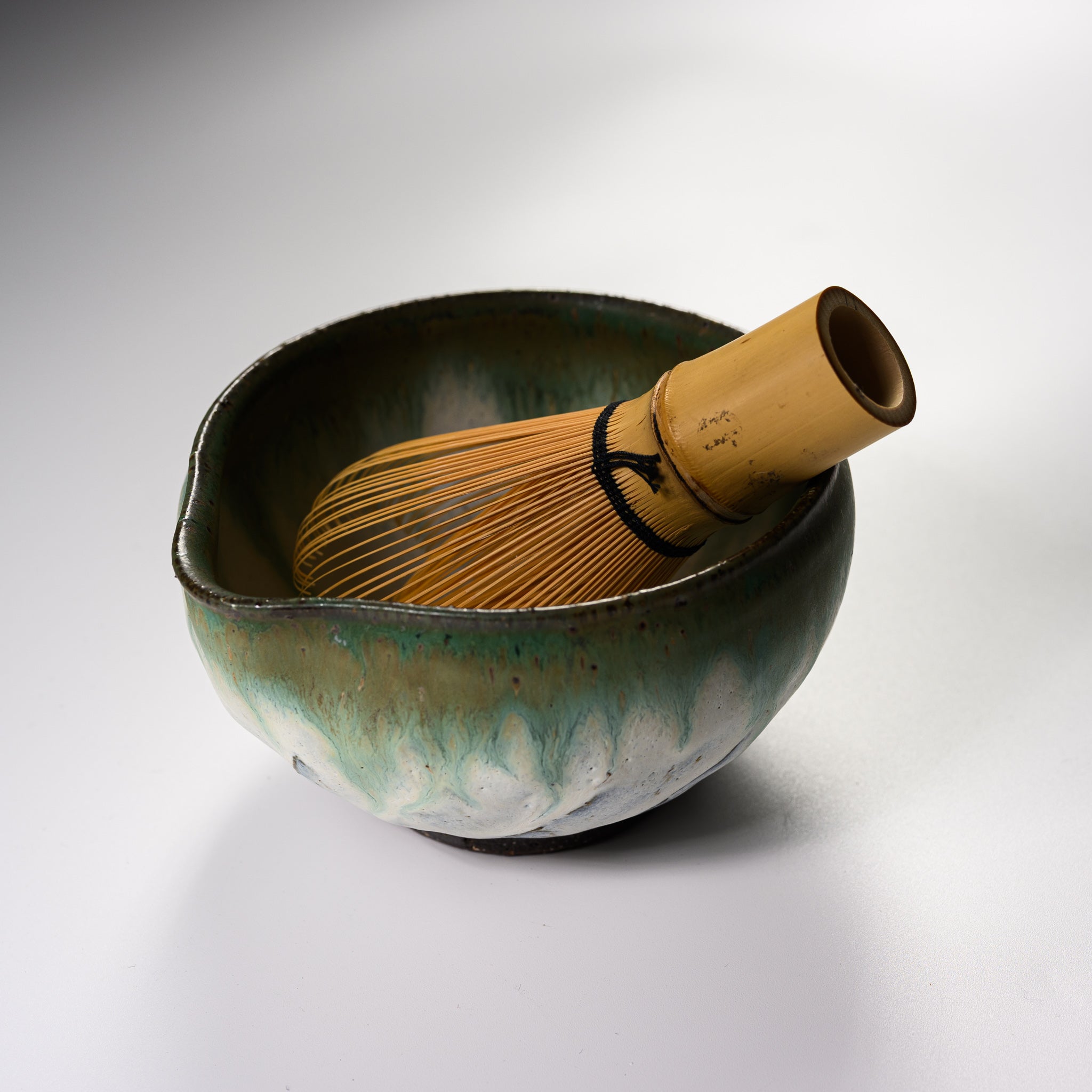 Premium MASAMURA Matcha Bowl with Spout - Handcrafted Morning Frost Design - Authentic Japanese Tea Ceremony Set - Perfect for Matcha, Green Tea & Traditional Tea Drinking Rituals