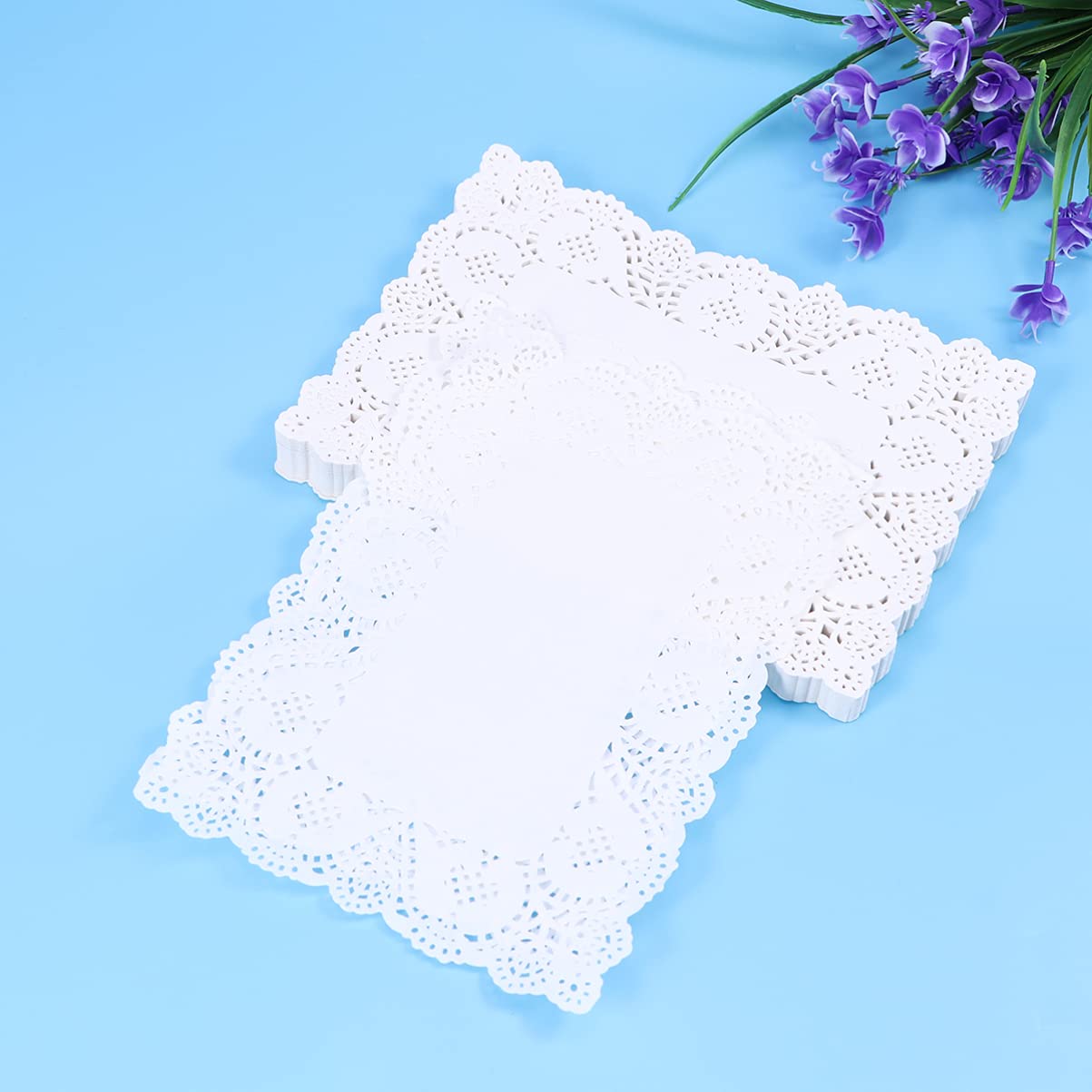HEALLILY 140pcs Cake Doilies - Round Lace Paper Liners for Cupcakes, Desserts & Party Decorations - Perfect for Birthday Cakes, Wedding Treats and Tea Time Pastries