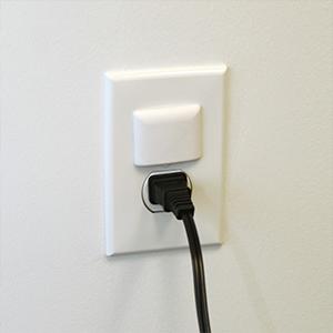 Qdos StayPut Single Outlet Plug - Secure Wall Outlet Cover, Child Proof Electrical Socket Protector, White - Perfect for Baby Proofing Homes, Offices & Nurseries