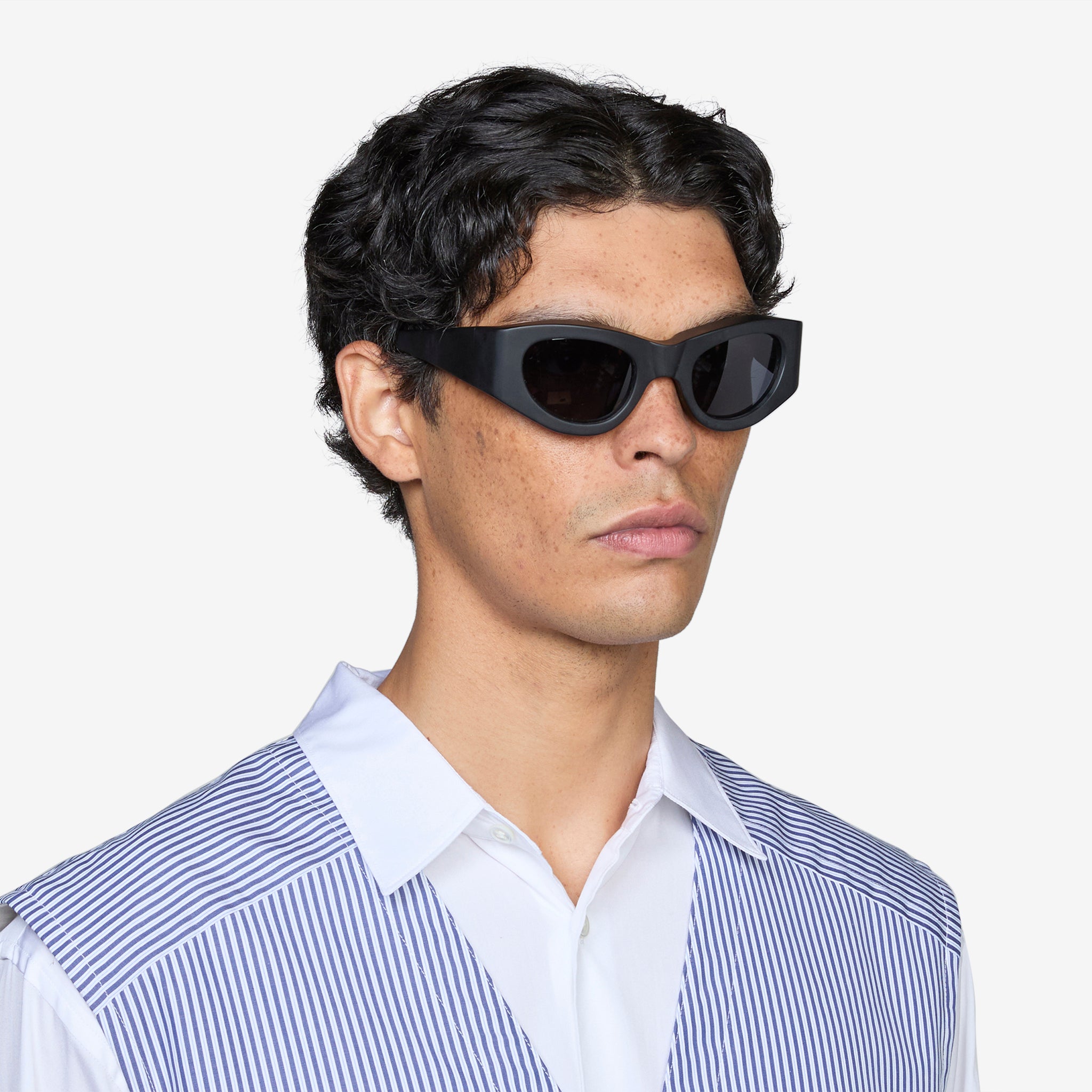 Stylish Black Aviator Sunglasses for Men & Women - UV Protection, Polarized Lenses - Perfect for Driving, Beach & Outdoor Activities