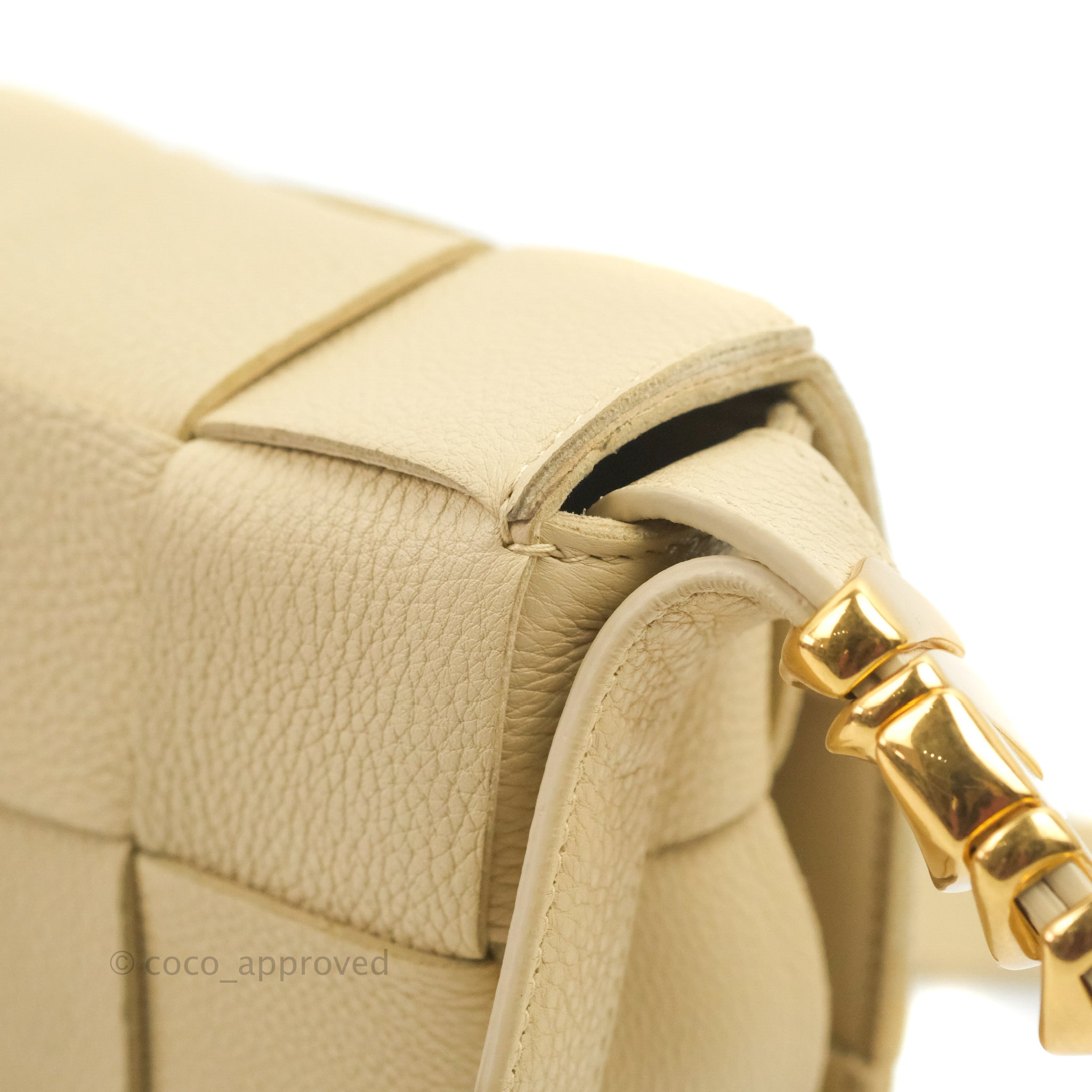 Bottega Veneta Cassette Shoulder Bag in Intreccio Porridge Grained Calfskin with Gold Hardware - Luxury Crossbody Purse for Women, Perfect for Work, Travel & Evening Events