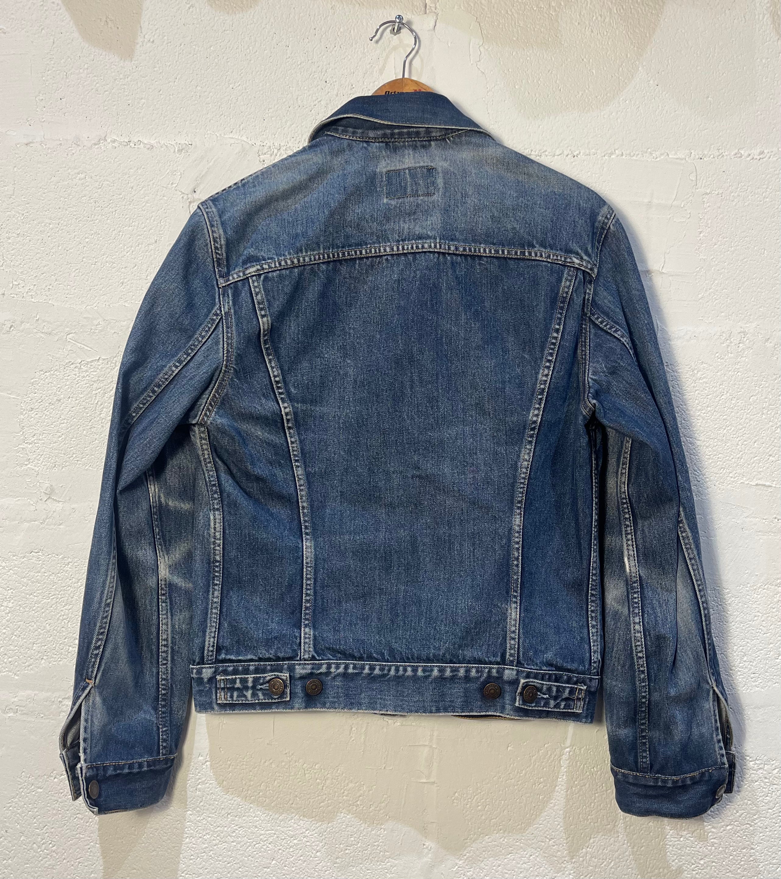 Levi's Women's Classic Fit Stretch Denim Jacket - Stylish & Comfortable for Casual Wear, Outdoors & Everyday Fashion