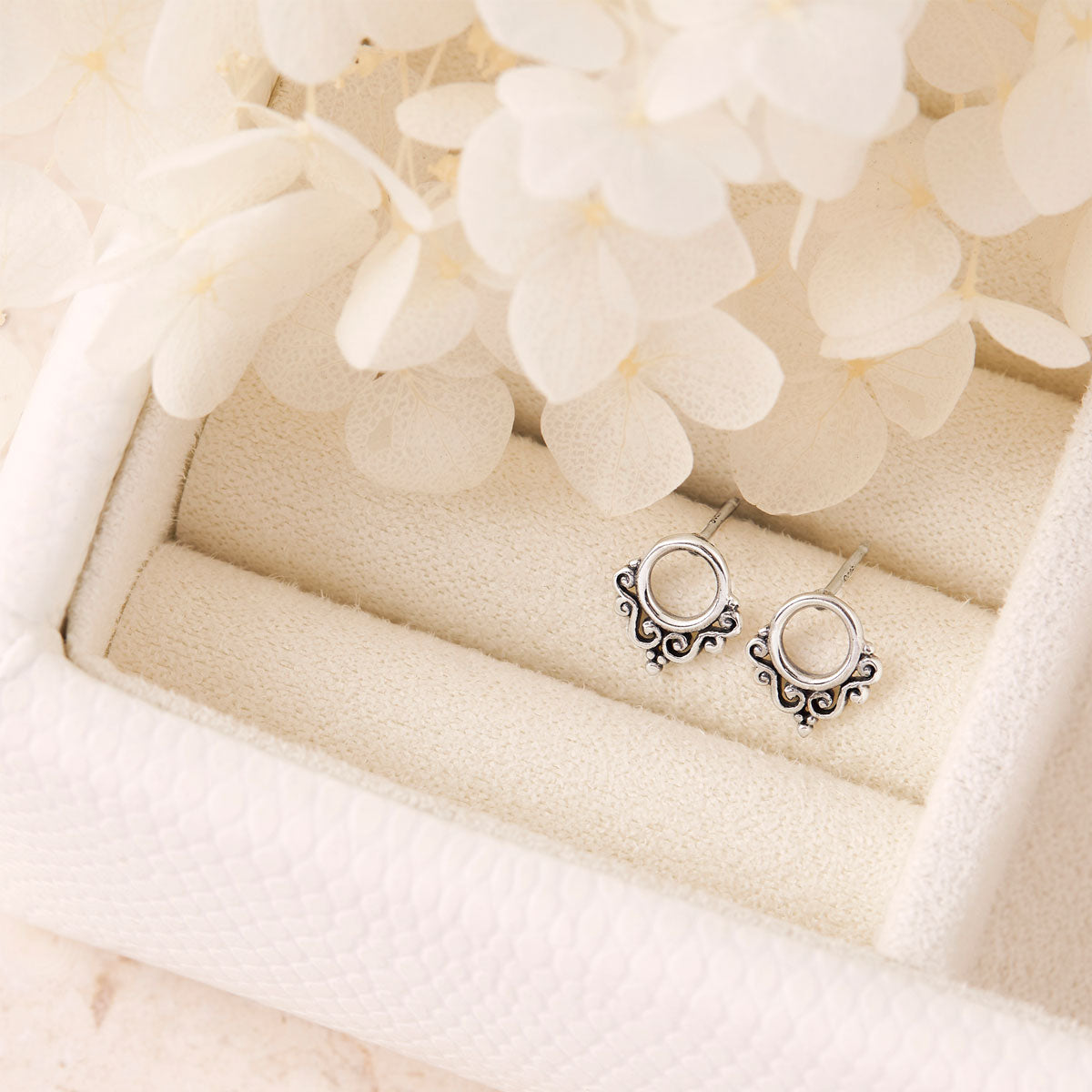 Dainty Mehendi Archway Stud Earrings for Women - Elegant Indian Bridal Jewelry for Weddings, Parties & Festive Occasions