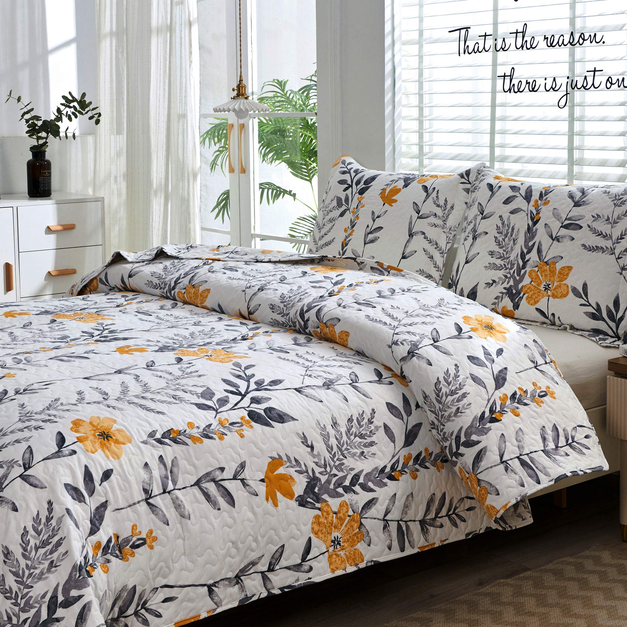 King Size Floral Quilt Set - Lightweight Reversible Bedspread Coverlet with 2 Pillow Shams | Spring Leaves Yellow Flower Design for Bedroom Decor | Perfect for Master Bedroom, Guest Room & Cozy Garden-Themed Spaces