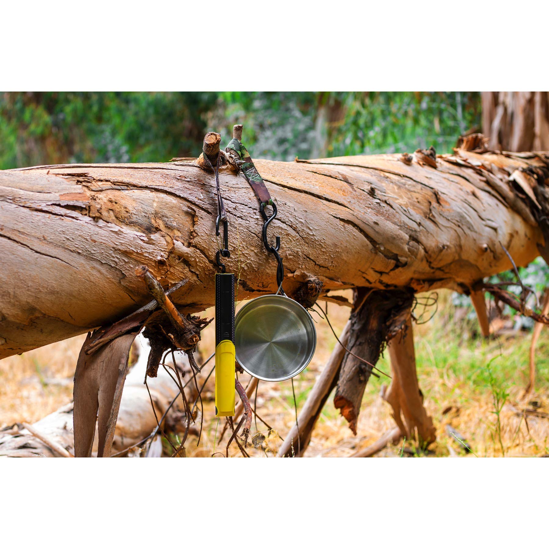 Realtree Camo Gear Hanger Tree Strap with 8 Adjustable Metal Hooks - Durable Hunting & Camping Equipment for Outdoor Gear Organization - Perfect for Hanging Lanterns, Backpacks and Hunting Accessories in Wilderness