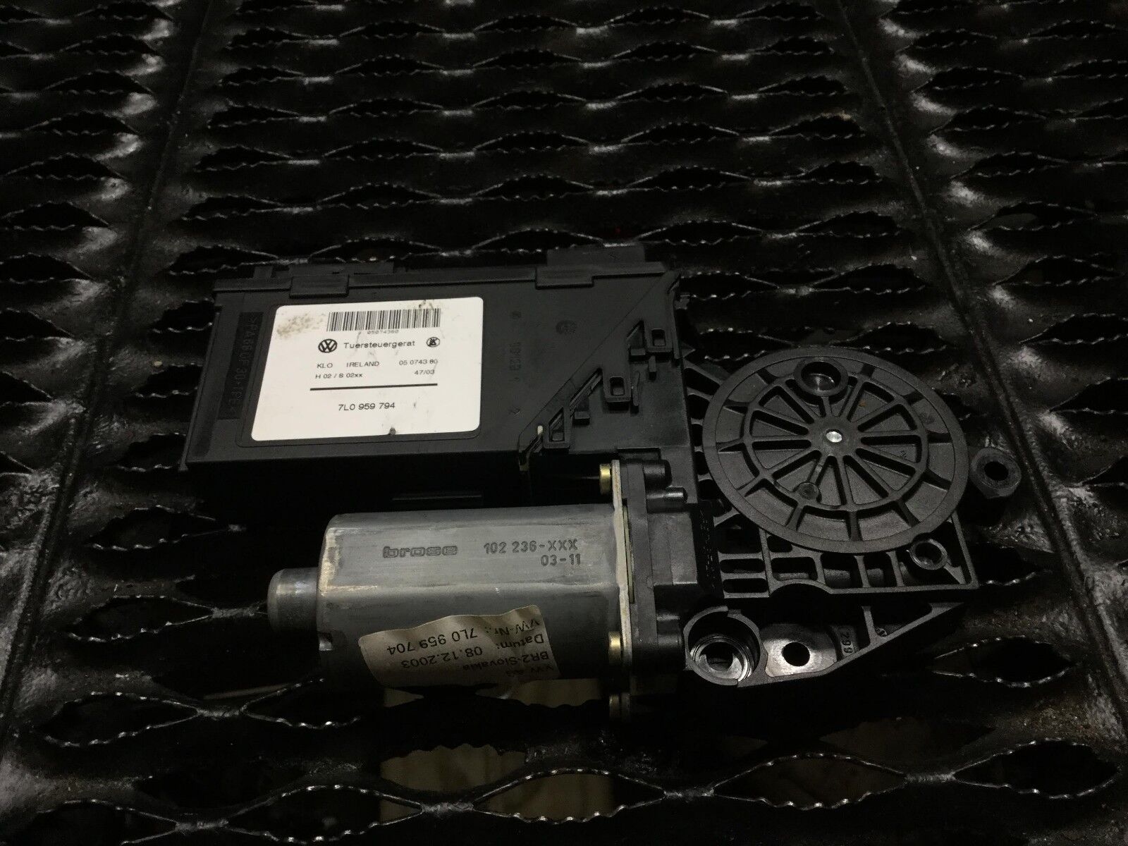 Original Porsche Cayenne 03-06 Rear Right Passenger Door Window Motor 7L0959794A OEM Replacement - Perfect for Smooth Window Operation & Car Repair