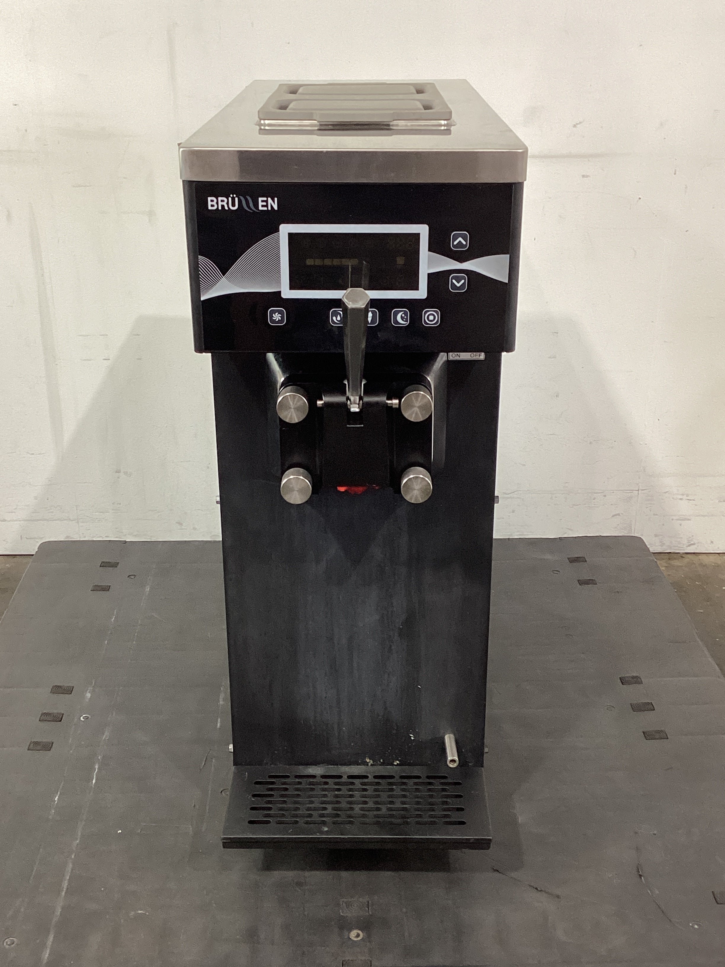Brullen i91 2020 Commercial Soft Serve Ice Cream Machine - 740202 for Restaurants, Cafes, and Ice Cream Shops