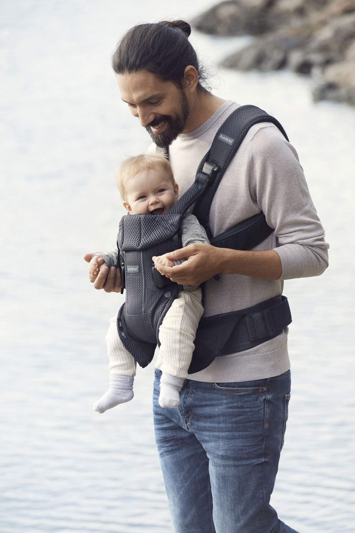 BABYBJÖRN Baby Carrier One Air - Breathable Mesh Baby Carrier in Anthracite for Newborns & Toddlers | Ergonomic Support for Hands-Free Parenting, Hiking & Travel
