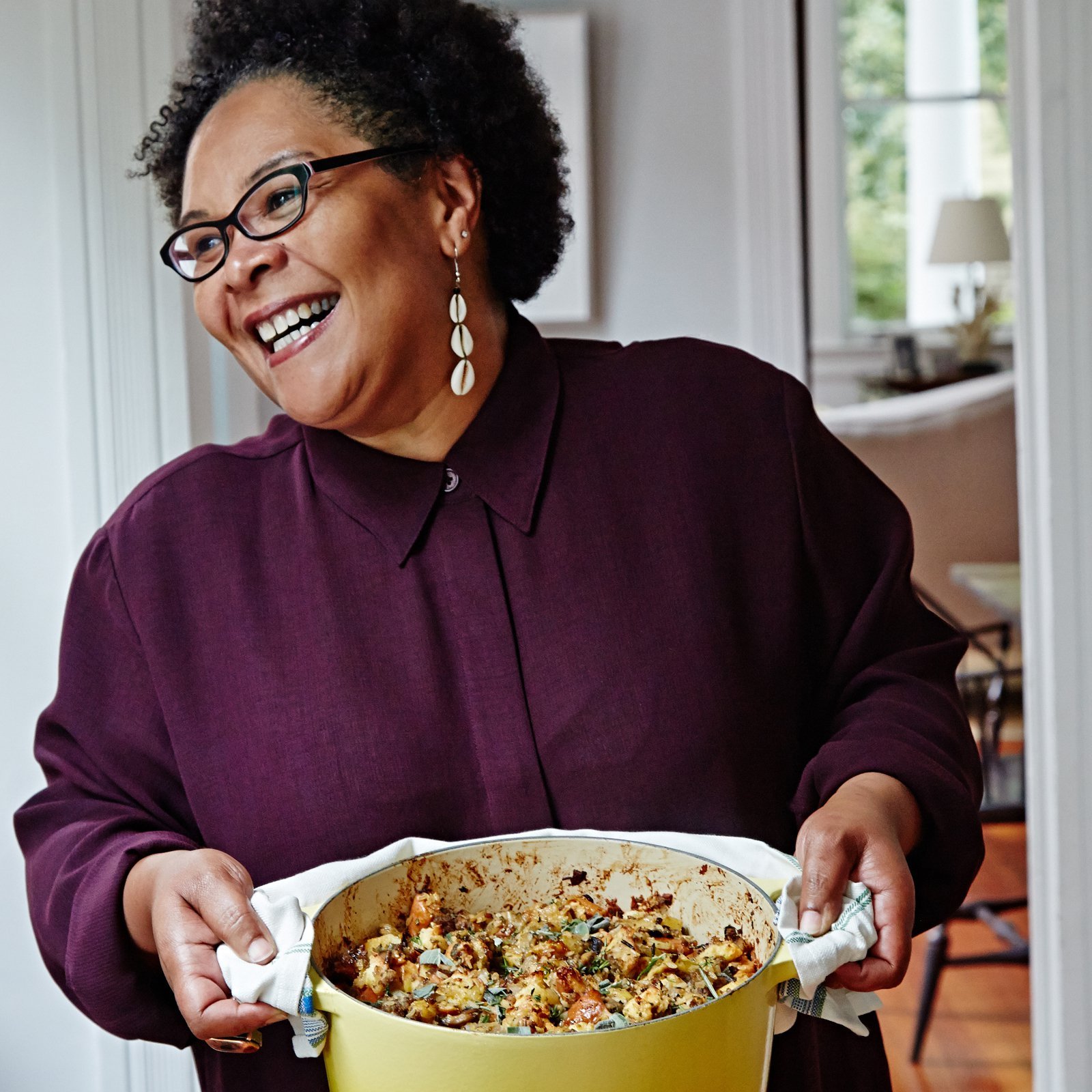 Le Creuset Enameled Cast Iron Signature Round Dutch Oven 2 Quart - Classic Marseille Blue for Braising, Stewing & Baking - Perfect for Soups, Casseroles & Family Dinners