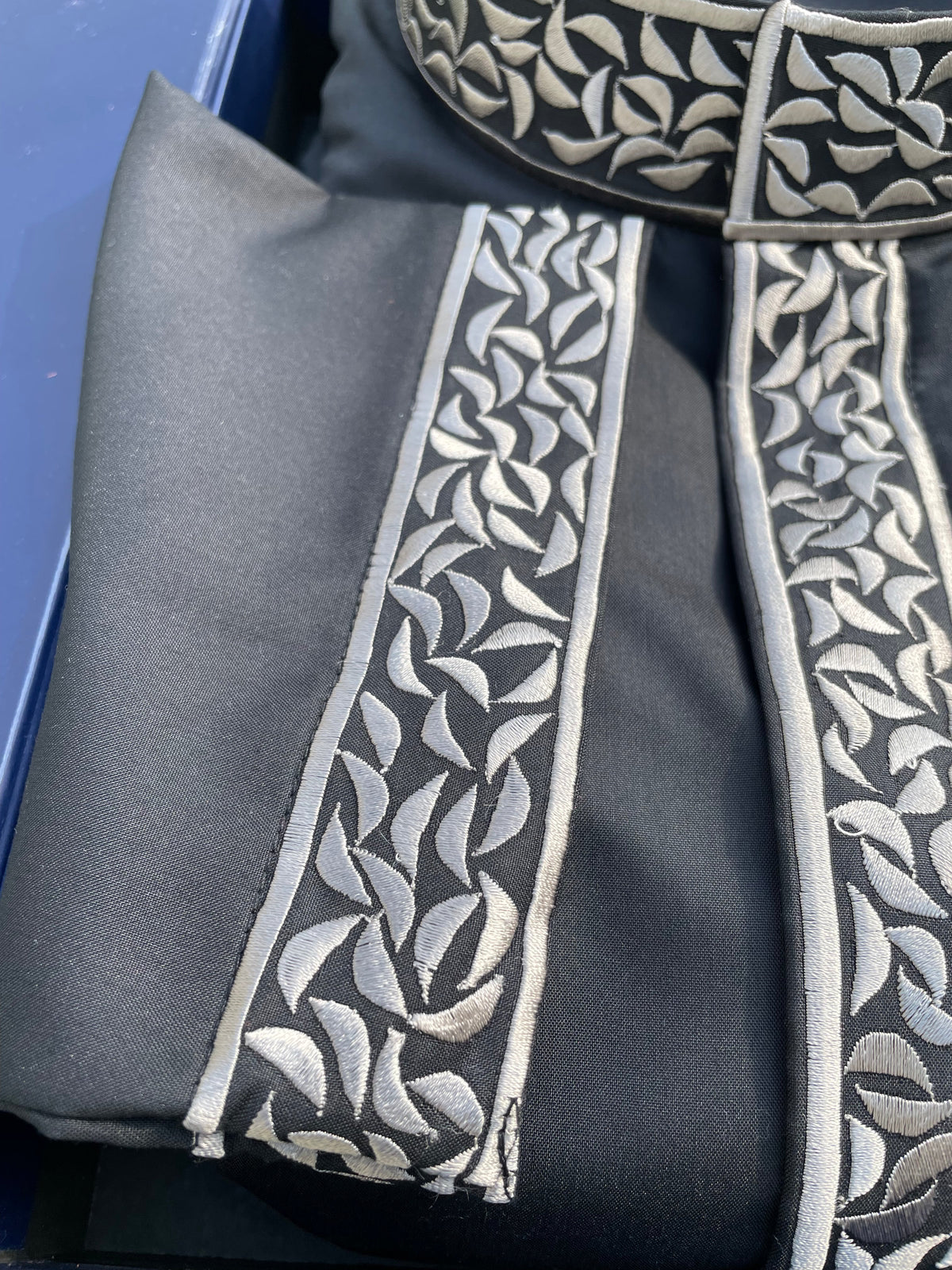 Men's Black Saudi Thobe with Silver Embroidery - Traditional Arabic Islamic Robe for Eid, Wedding & Special Occasions