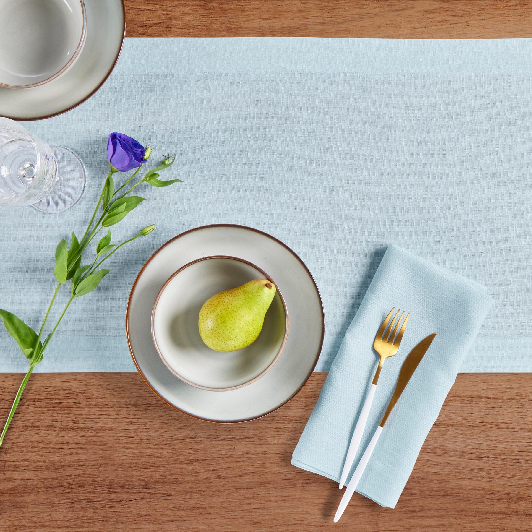 Elegant Fete Table Runner for Weddings, Parties & Events - Premium Decorative Dining Table Cover for Home & Restaurant Decor