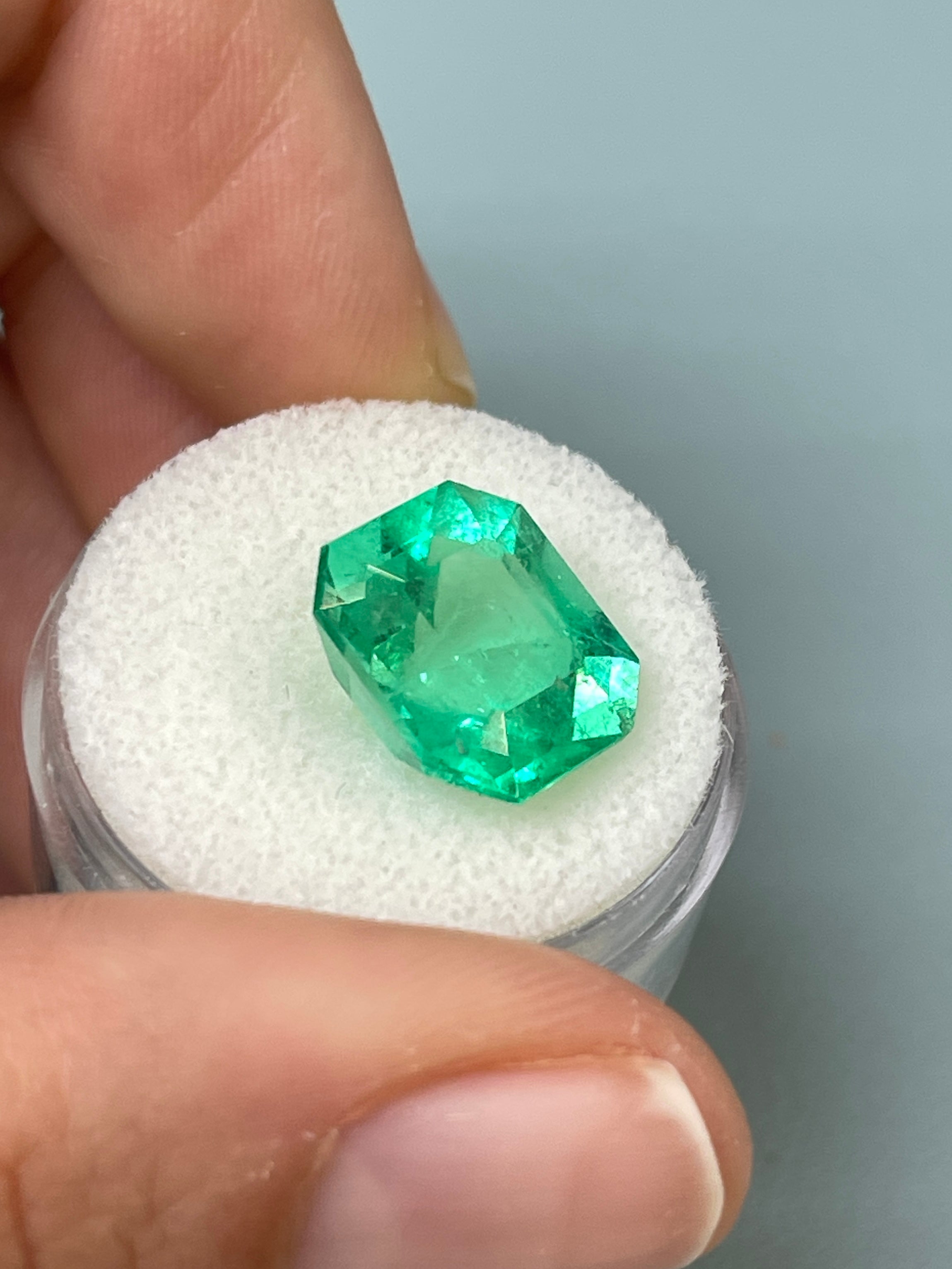 7.92 Carat 13x11.5mm Chunky Emerald Cut Loose Colombian Emerald Gemstone for Jewelry Making - Engagement Rings, Pendants & Fine Jewelry Designs