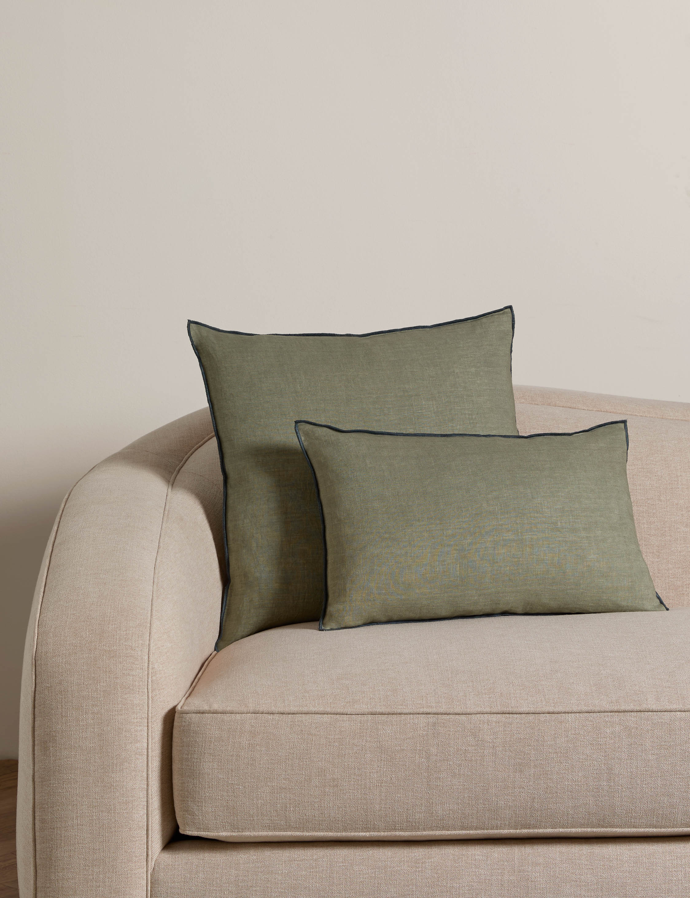 Stylish Carys Contrast Linen Pillow Cover - Breathable & Durable Home Decor for Sofa, Bedroom, and Living Room - Perfect for Modern Farmhouse, Boho, and Scandinavian Interior Design Styles