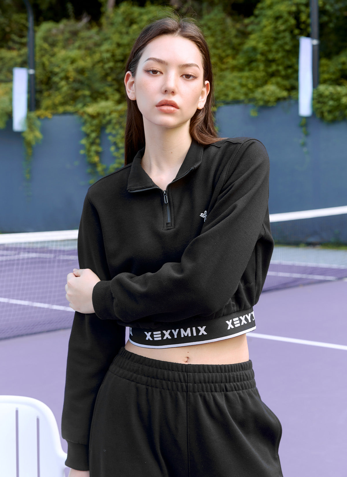 Logo Point Warm Crop Sweatshirt for Women - Cozy Fleece Pullover with Stylish Design - Perfect for Casual Outfits, Gym Wear & Street Fashion