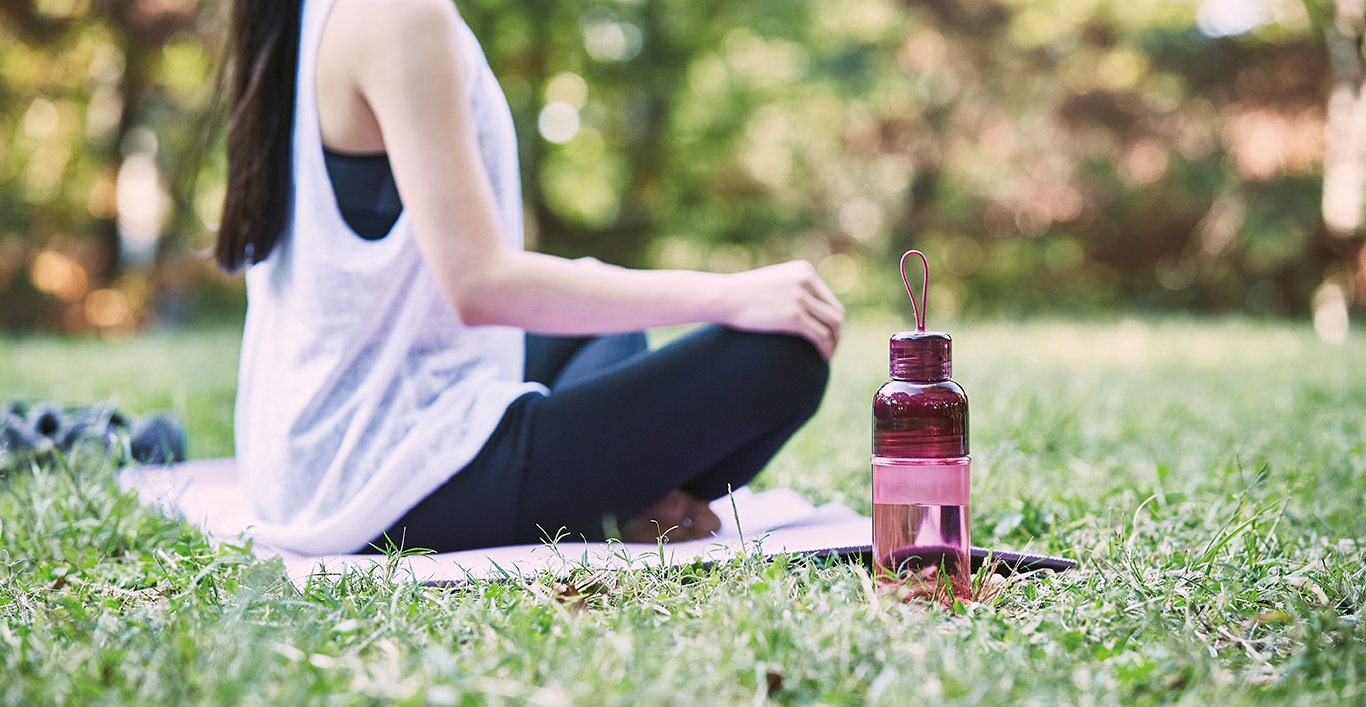 Kinto Workout Water Bottle - 24oz Insulated Stainless Steel Gym Bottle with Leakproof Lid, Perfect for Gym, Running, Hiking & Outdoor Activities - Navy Blue