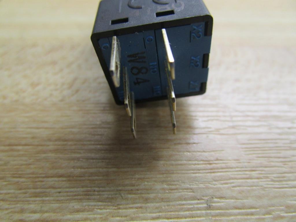 IDEC HA1K-2C2B 16mm 2-Position Maintained DPDT Switch with Gold Contacts - H6 Series Key Operator Selector Switch, Round Bezel, Solder/TAB Terminal - Perfect for Industrial Control Panels, Machinery, and Electrical Equipment