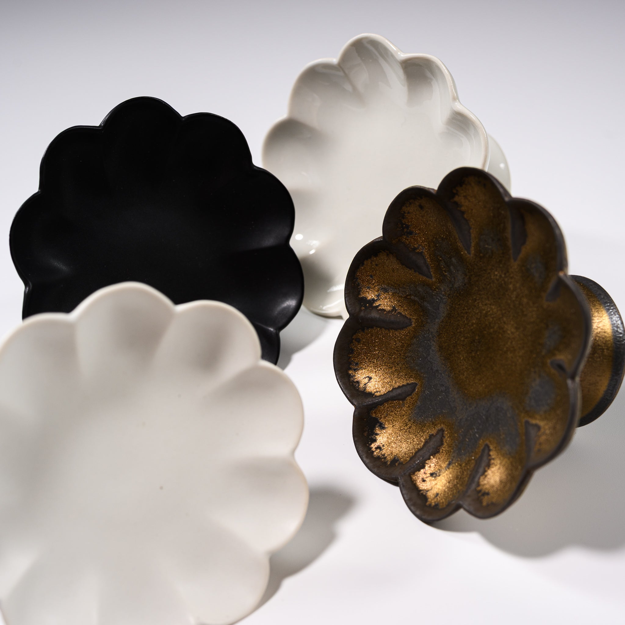 USUKIYAKI Handmade Small Pedestal Dish - Japanese Ceramic Appetizer Plate for Sushi, Desserts & Home Decor | Authentic Utsuki Pottery