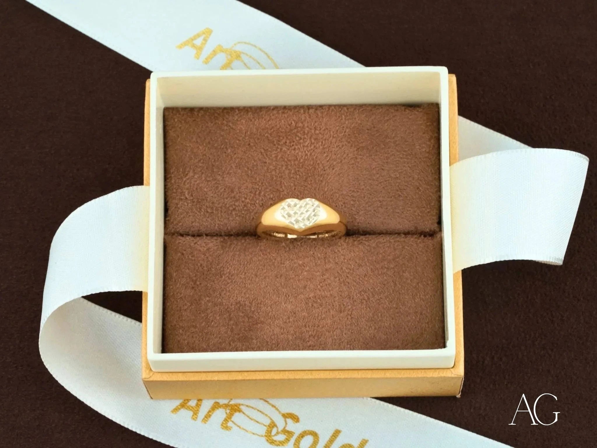 18K Yellow Gold Heart Ring for Women - Elegant Love Symbol Jewelry Gift for Valentine's Day, Anniversary & Romantic Occasions