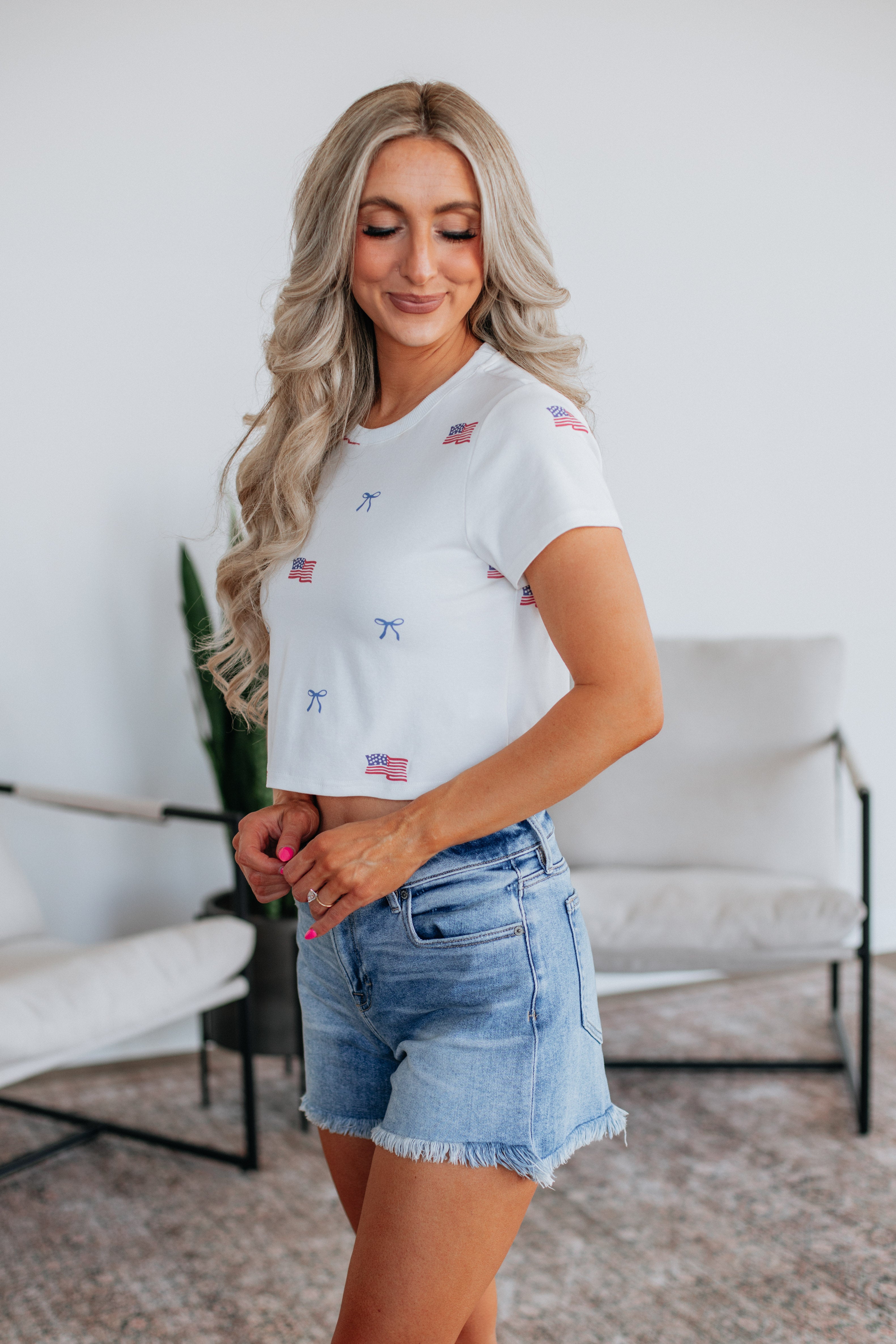 Stylish Bows & Stripes T-Shirt for Women - Trendy Casual Tee for Everyday Wear, Outfits & Layering
