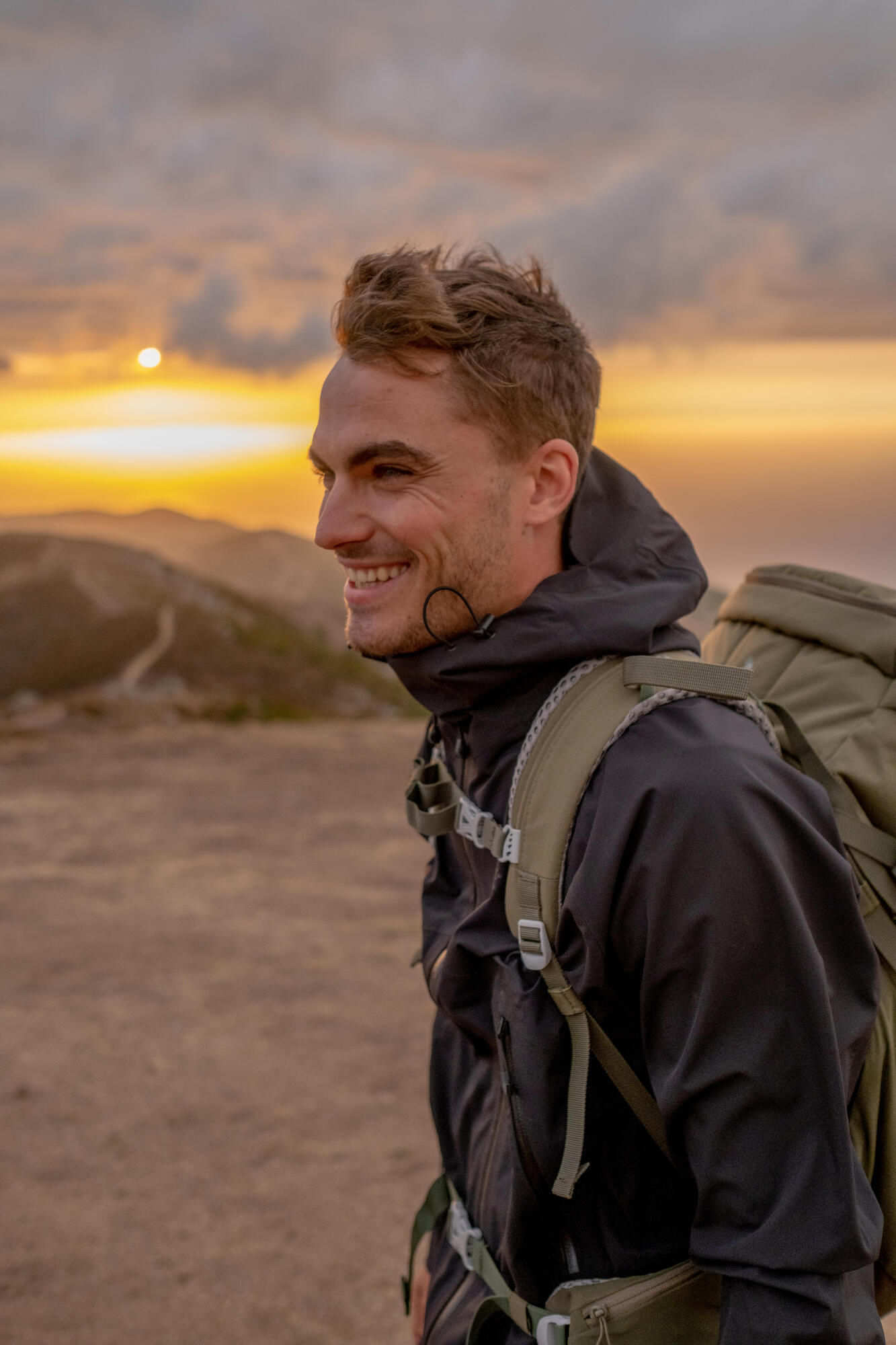 Quechua MH500 Men's Lightweight Waterproof Hiking Jacket - Outdoor Trekking & Camping Gear for All-Weather Protection