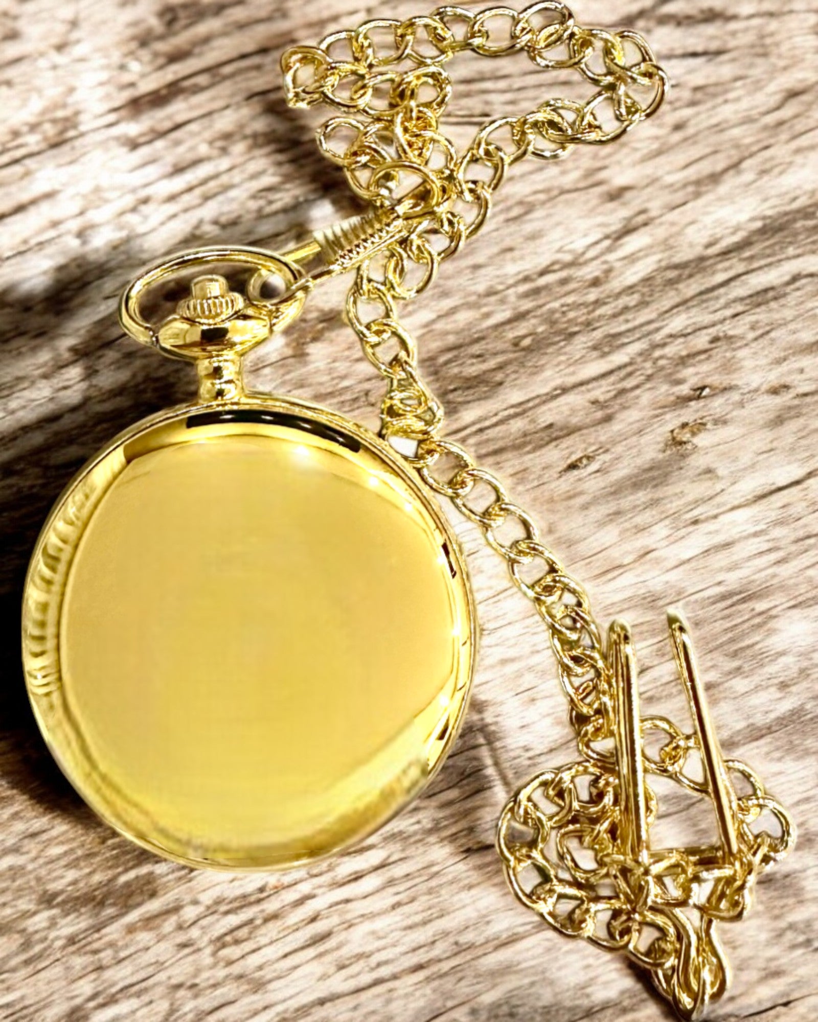 Vintage Gold Navigation Compass with Decorative Engraving - Classic Outdoor Adventure Gear for Hiking, Camping & Treasure Hunting - Perfect Gift for Explorers & Collectors