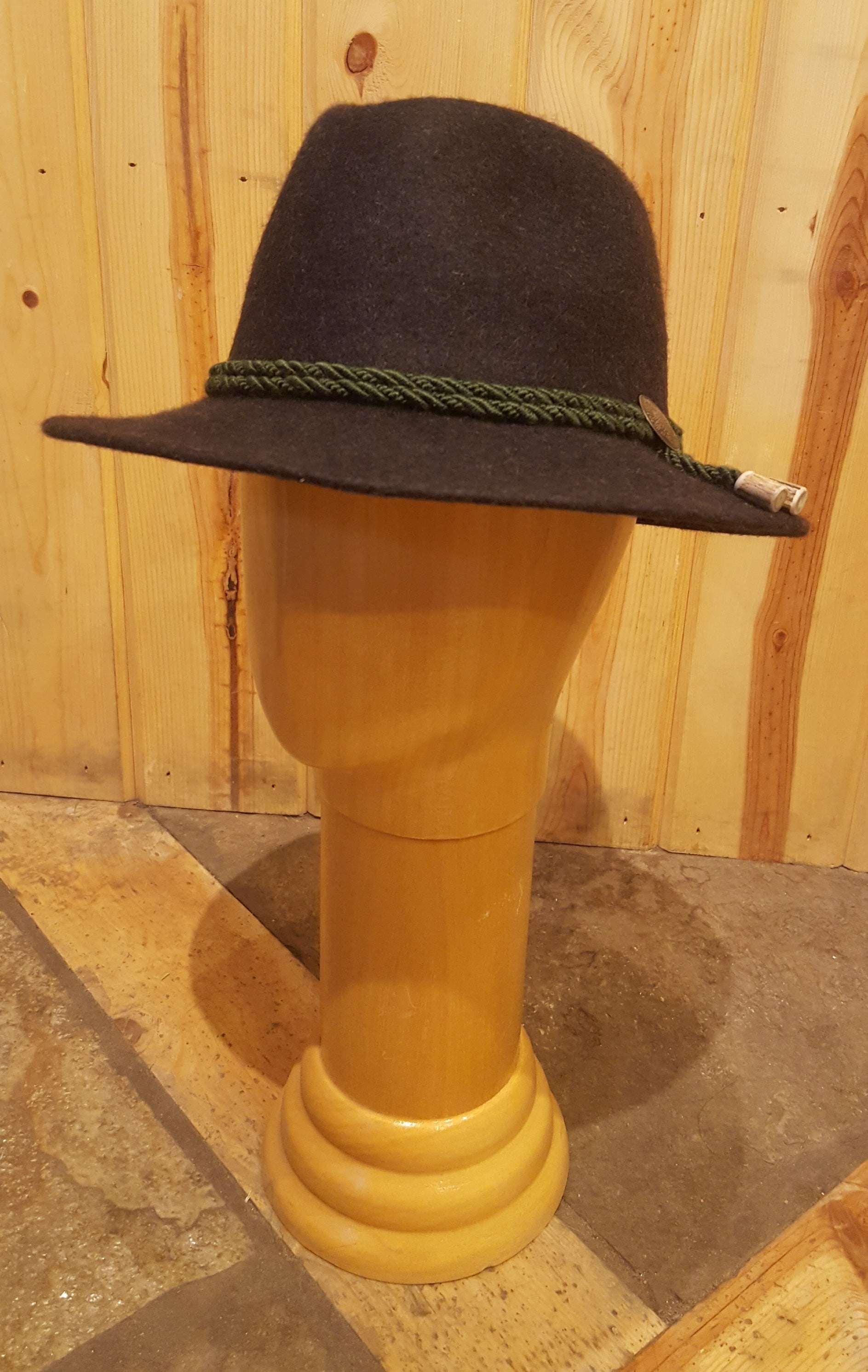 Authentic German Trachten Hat with Coin, Edelweiss, Antler Piece - Traditional Bavarian Oktoberfest Costume Accessory for Beer Festival, Halloween & Cultural Events