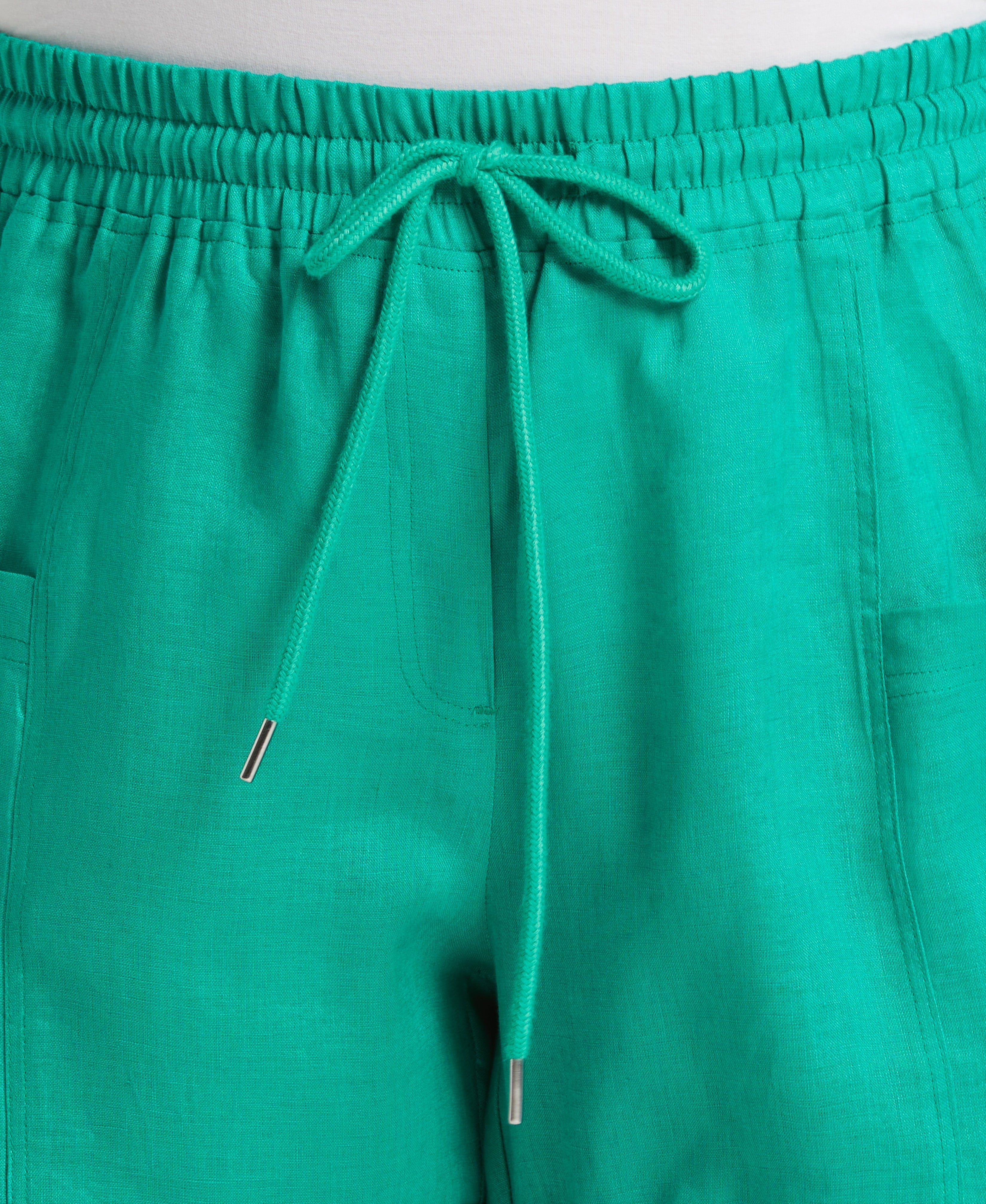 Plus Size Modern Fit Seamed Linen Shorts for Women - Comfortable & Stylish Summer Casual Wear for Beach, Vacation and Everyday Outfits