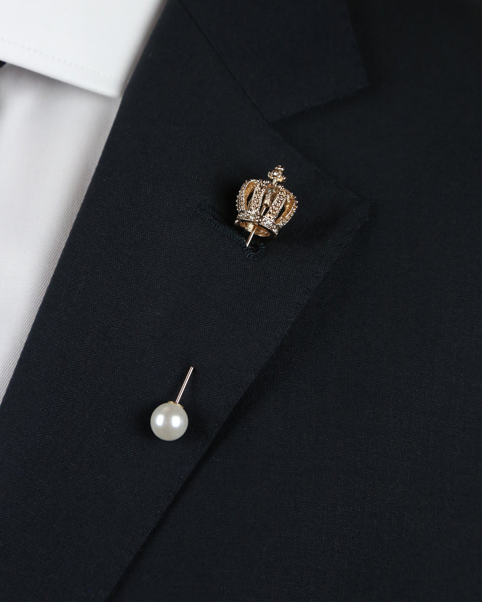 DÉCLIC Crown with Pearl Lapel Pin - Elegant Gold Brooch for Women - Perfect for Weddings, Parties, and Formal Events