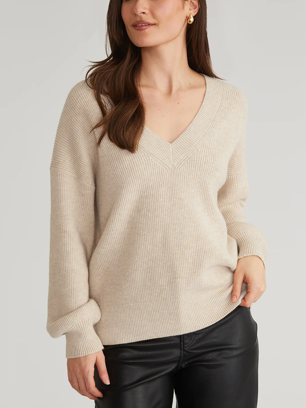 Angela: Oversized V-Neck Sweater for Women - Soft & Comfortable Knit Pullover for Fall & Winter - Perfect for Casual Outfits, Office Wear, and Layering
