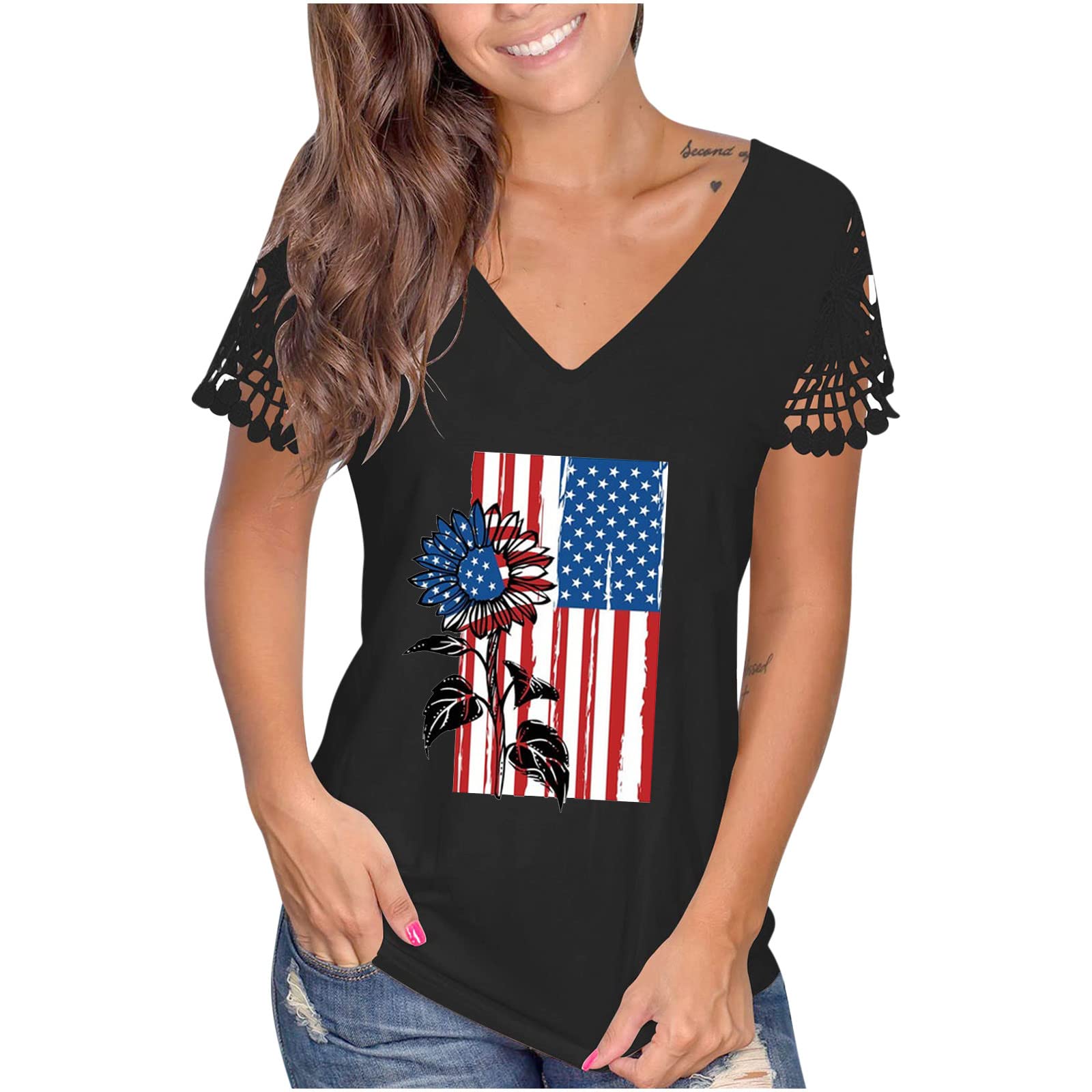 Women's Sunflower Graphic Tee with American Flag Patriotic Design - Lace Short Sleeve V-Neck Summer T-Shirt for Casual Wear, Outdoor Activities & 4th of July Celebrations