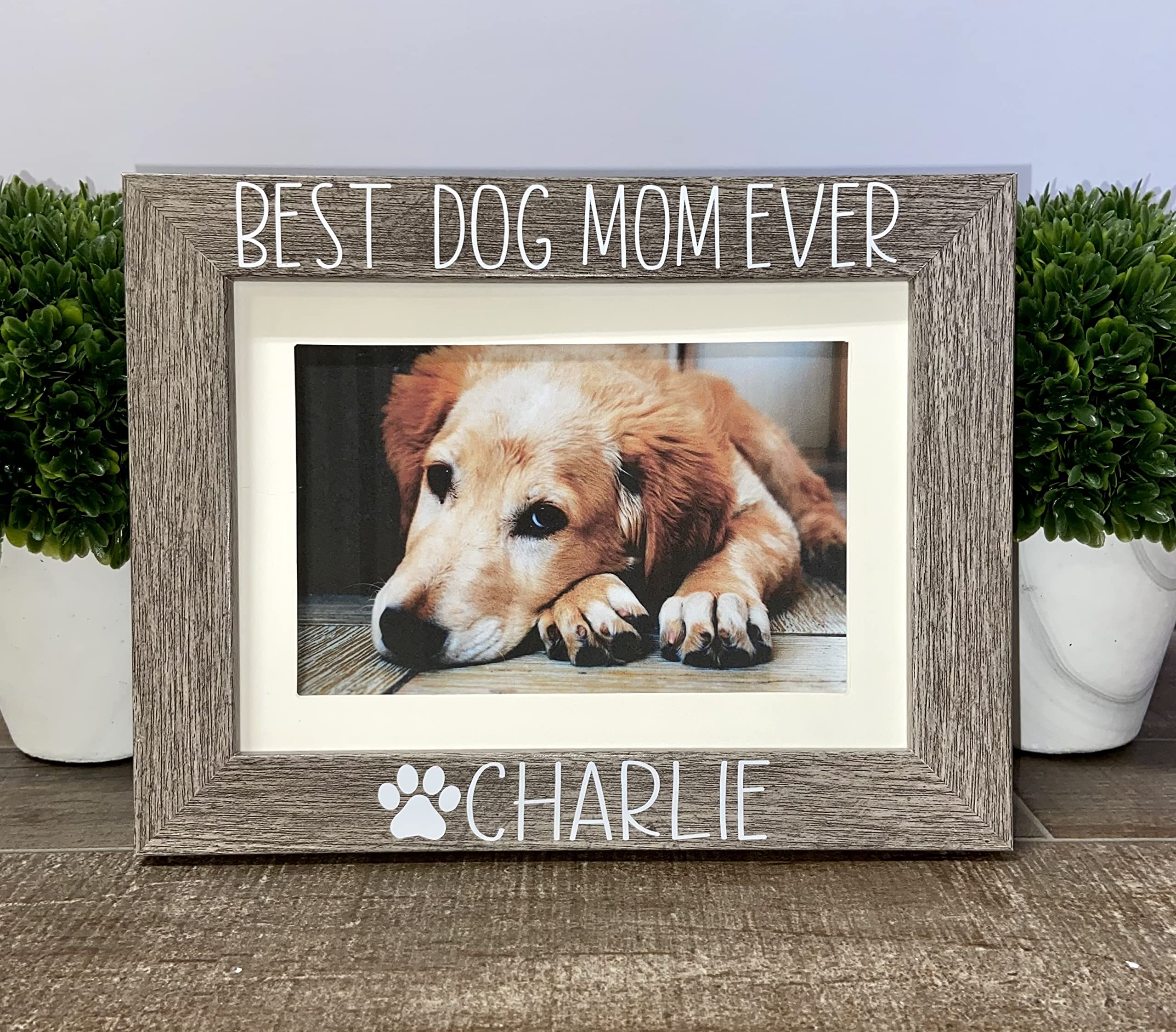 Best Dog Mom Ever Personalized Picture Frame - Custom Dog Photo Frame - Unique Gift for Dog Lovers - Perfect for Home Decor, Pet Memorial & Mother's Day Gifts