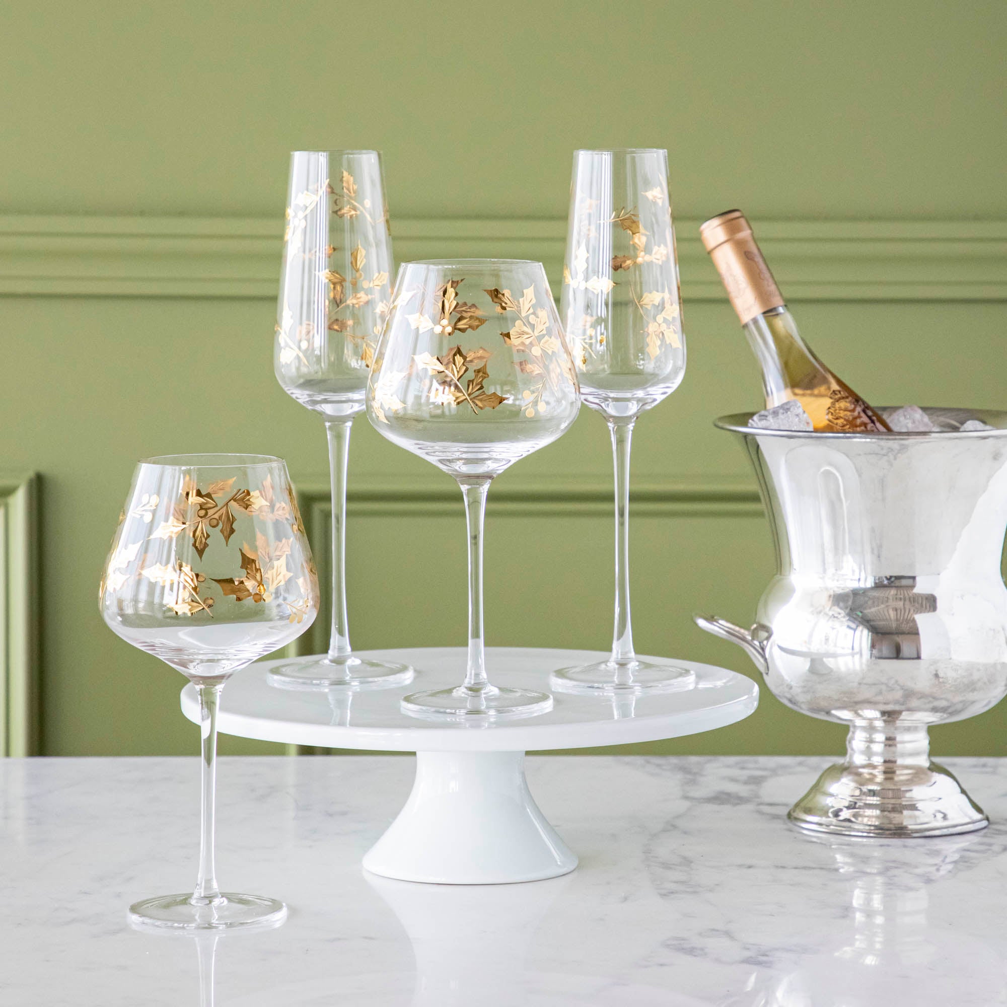 Elegant Gold Holly Etched Glassware Set - Premium Holiday Drinkware for Christmas Parties, Home Decor & Gift Giving