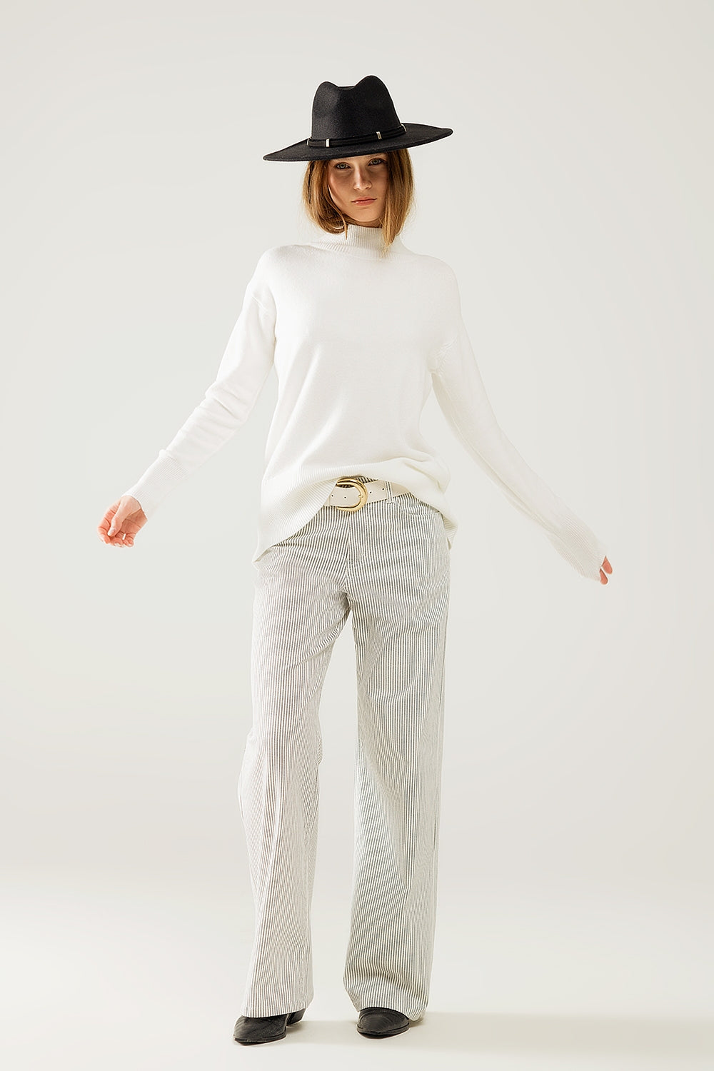Elegant White Open Back Pullover Sweater - Women's Fashion Loose Knit Top for Casual Wear & Date Nights