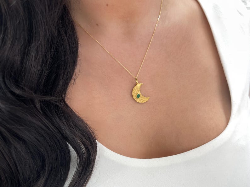 0.20ct 14K Oval Emerald Crescent Moon Pendant with Rippled Textured Gold - Elegant Necklace for Women, Perfect for Valentine's Day, Anniversary & Everyday Wear
