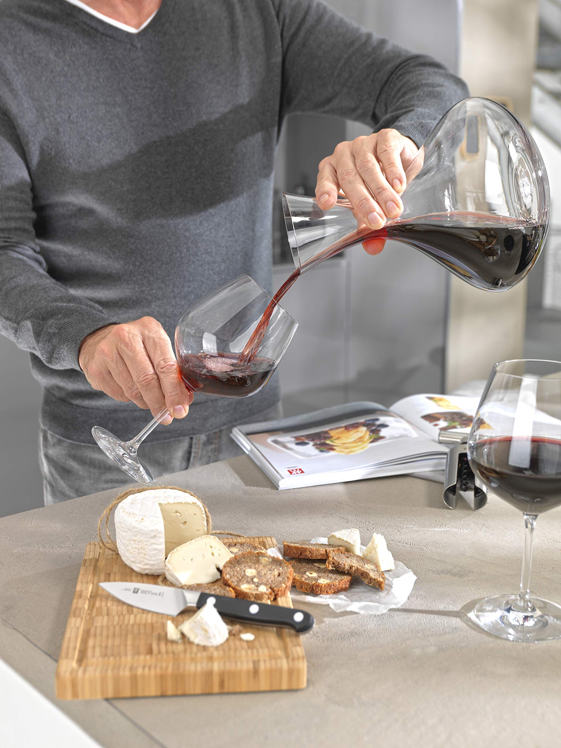 ZWILLING Predicate Glass Decanter - 25.3 Oz (750ml) Crystal Clear Wine Aerator & Pourer for Red Wine, Whiskey, Bourbon | Perfect for Dinner Parties, Gifts & Home Bar Accessories